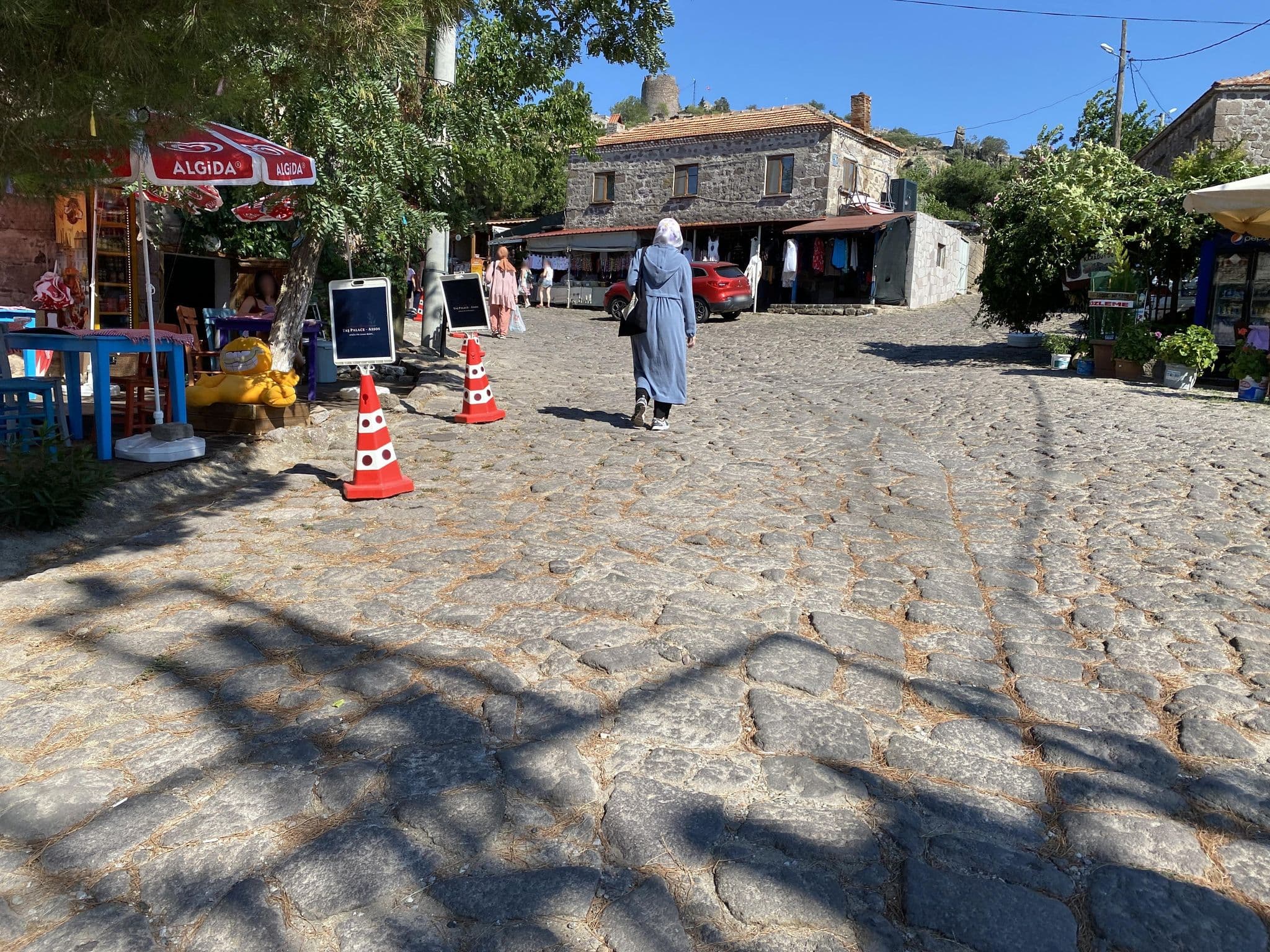 Street view near Taş Palace, Behram — © asturksever (CC BY-SA · Mapillary)