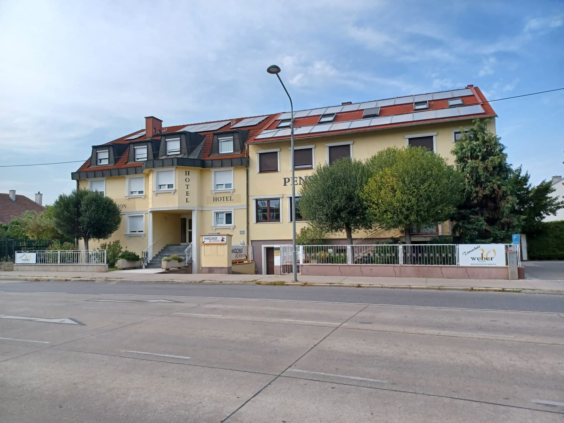 Pension Weber (via Wikimedia Commons, CC0)