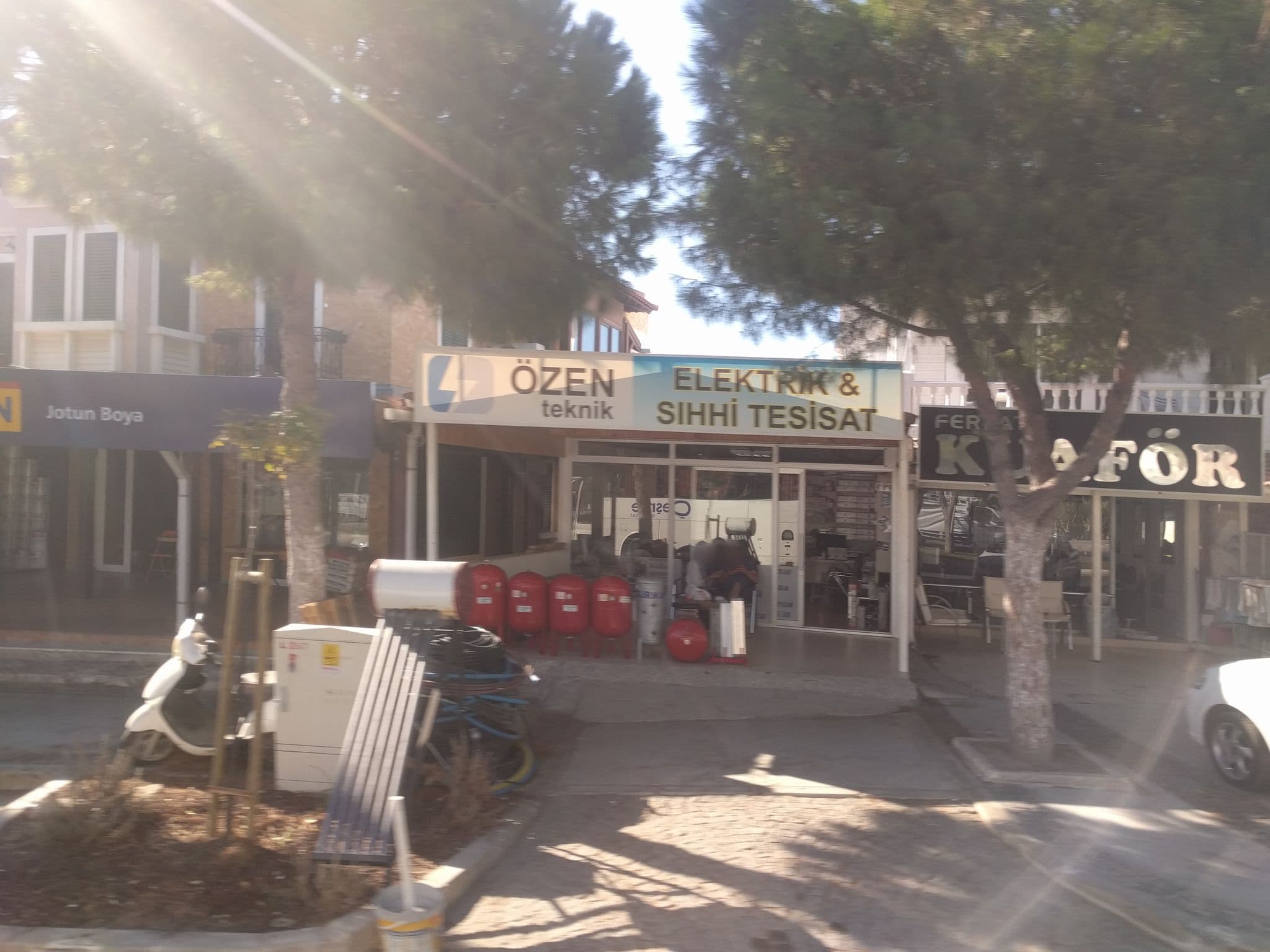 Street view near Alaçatı, Alaçatı — © ubenzer (CC BY-SA · Mapillary)