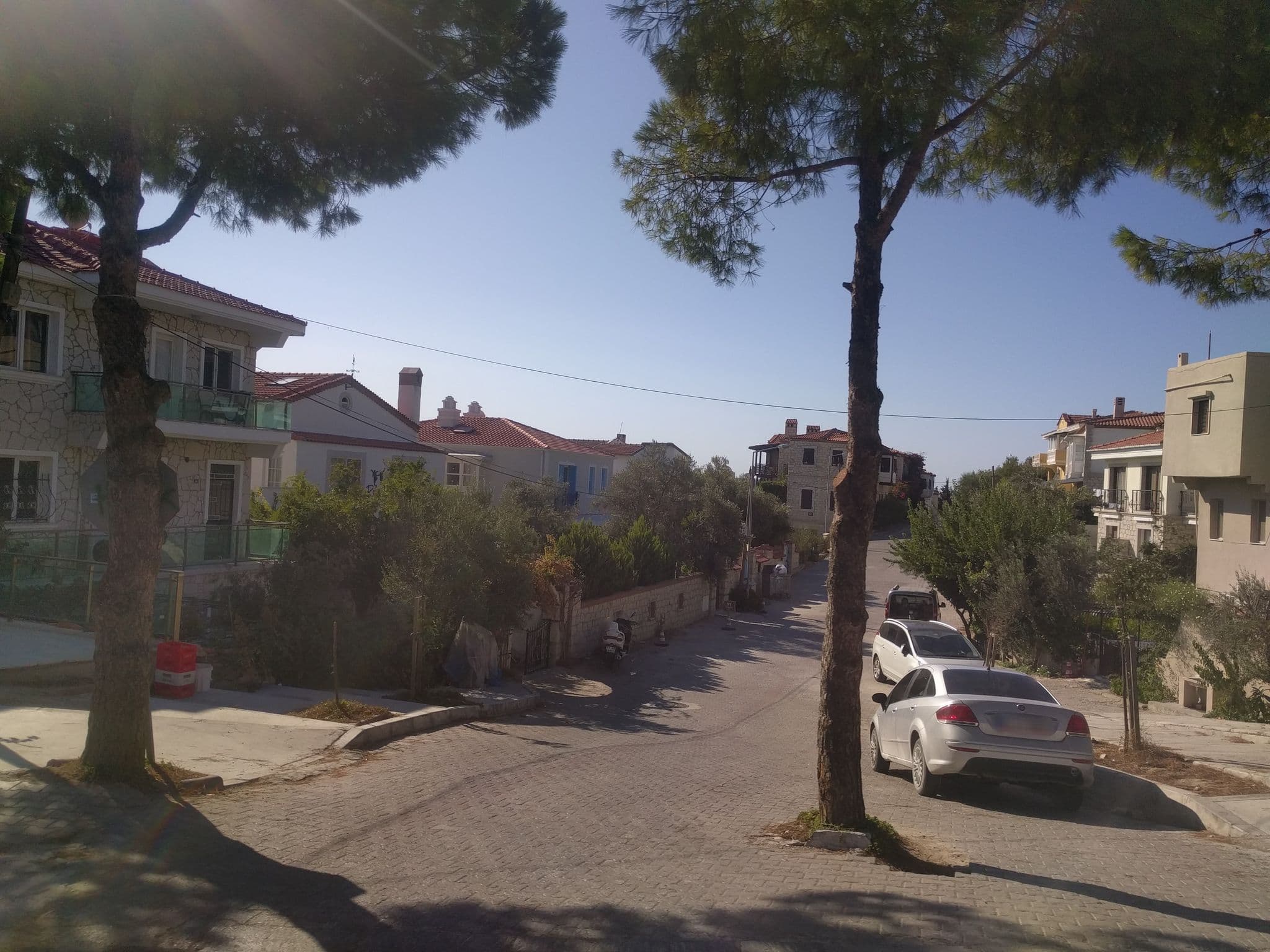 Street view near Ameleler Villası, Alaçatı — © ubenzer (CC BY-SA · Mapillary)