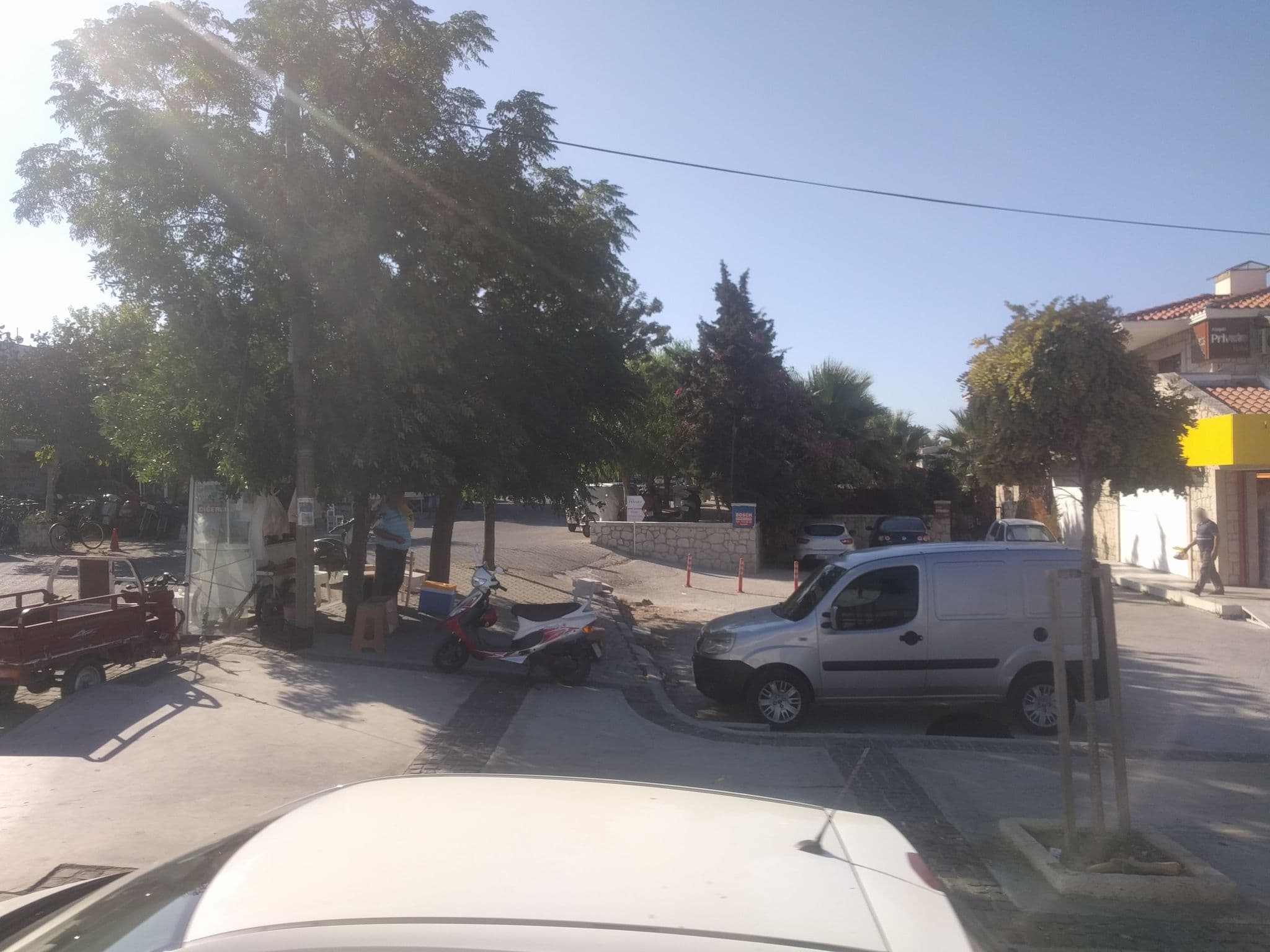 Street view near Siesta, Alaçatı — © ubenzer (CC BY-SA · Mapillary)