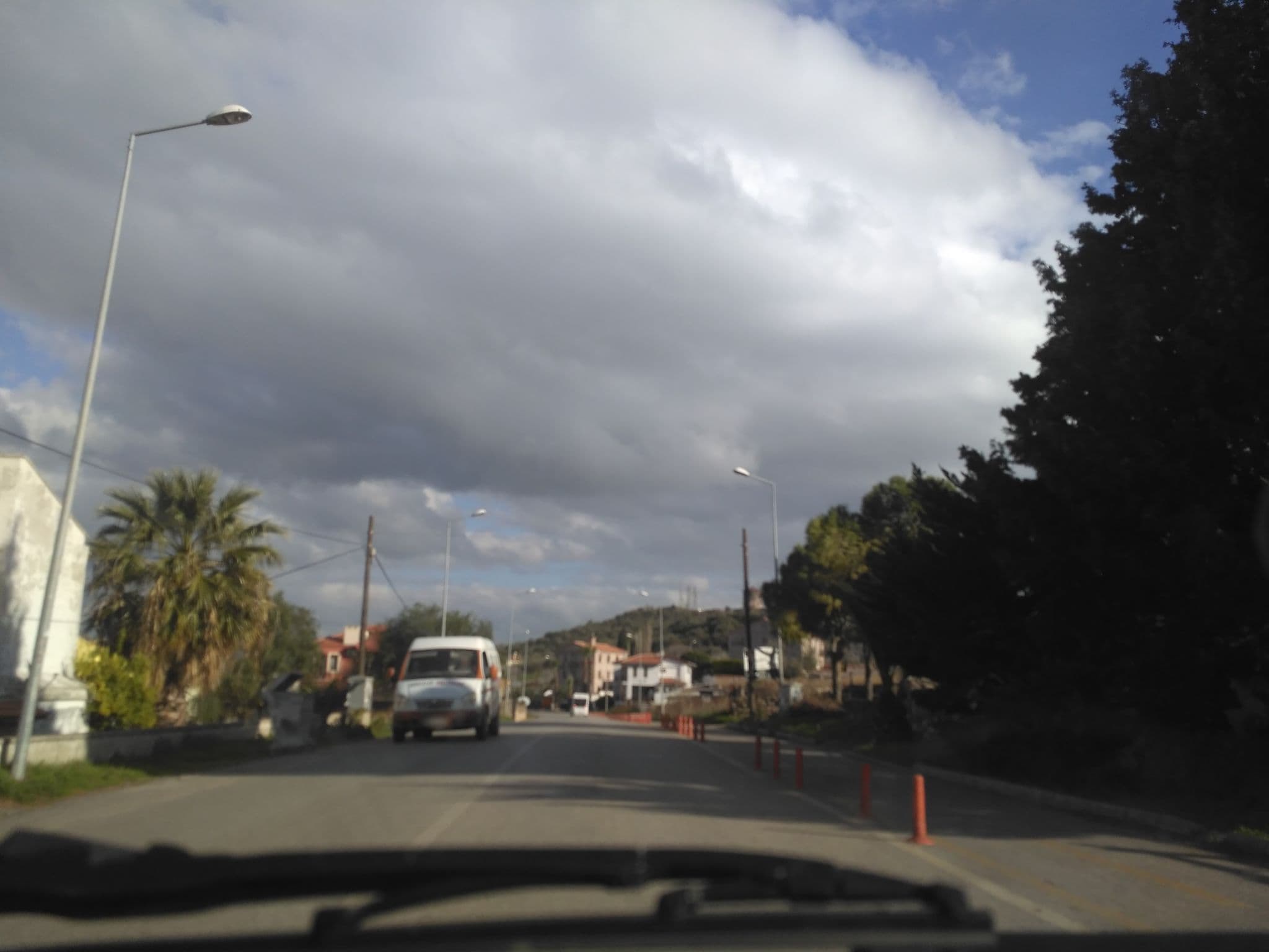 Street view near Folia Cunda By Leone, Ayvalık — © uzungo (CC BY-SA · Mapillary)