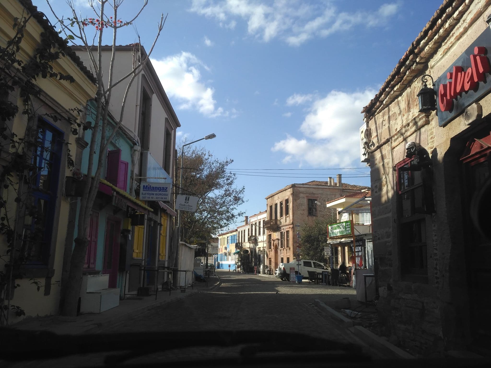 Street view near Dalyan Hayat Bahçesi, Ayvalık — © uzungo (CC BY-SA · Mapillary)