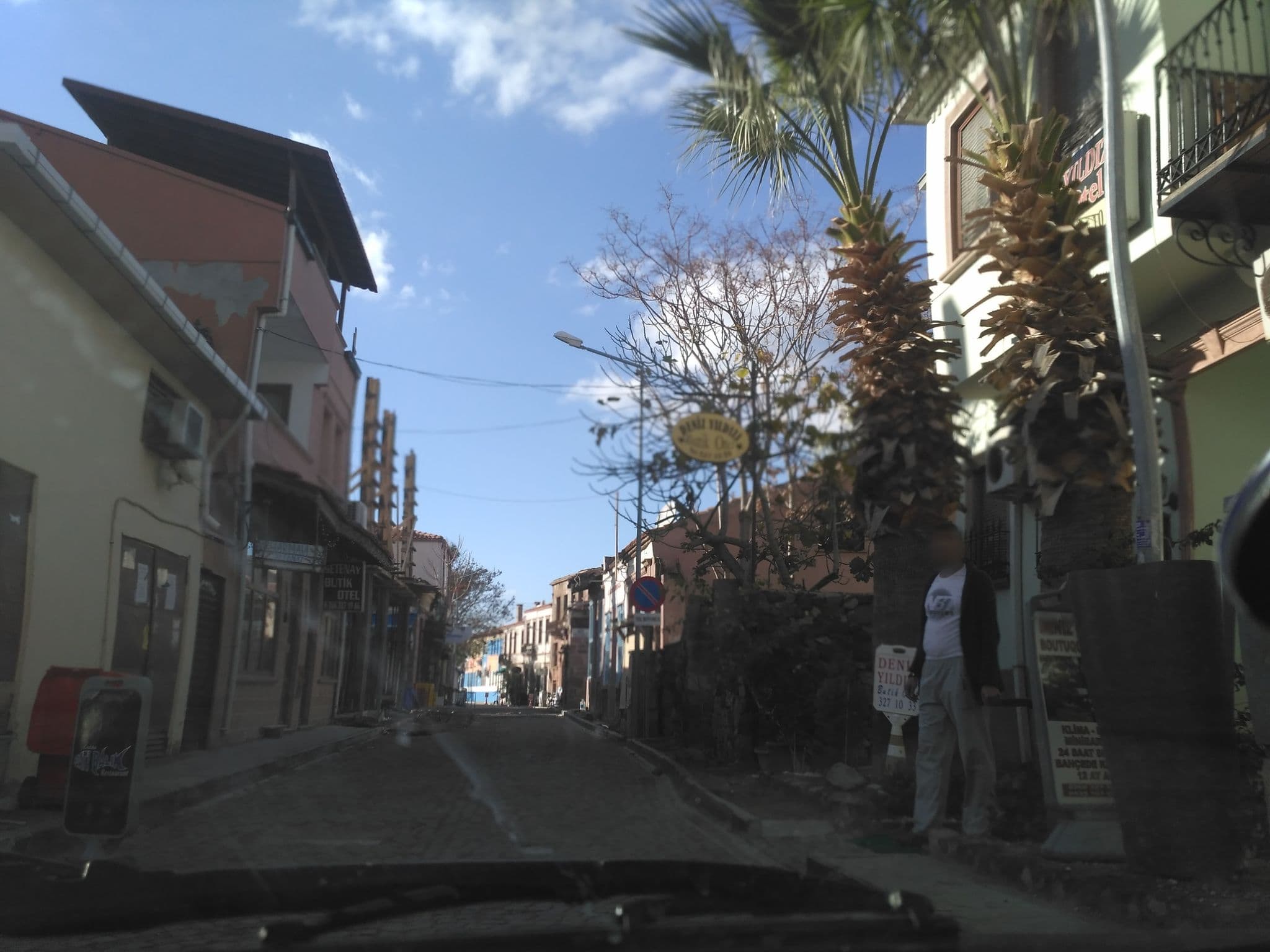 Street view near Deniz Yildizi Pansiyon, Ayvalık — © uzungo (CC BY-SA · Mapillary)