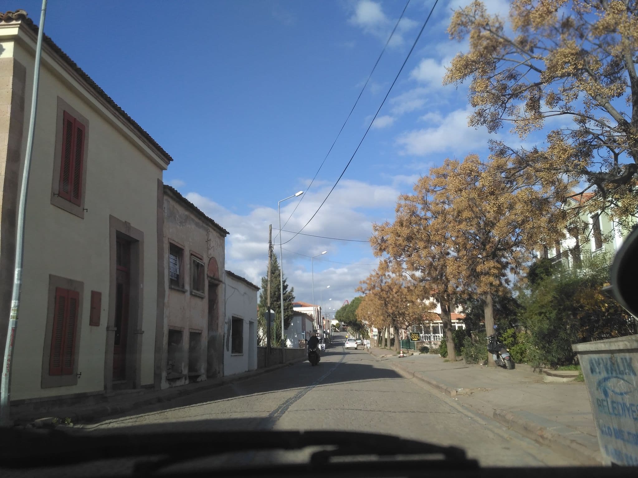 Street view near Cunda Eren Hotel, Ayvalık — © uzungo (CC BY-SA · Mapillary)