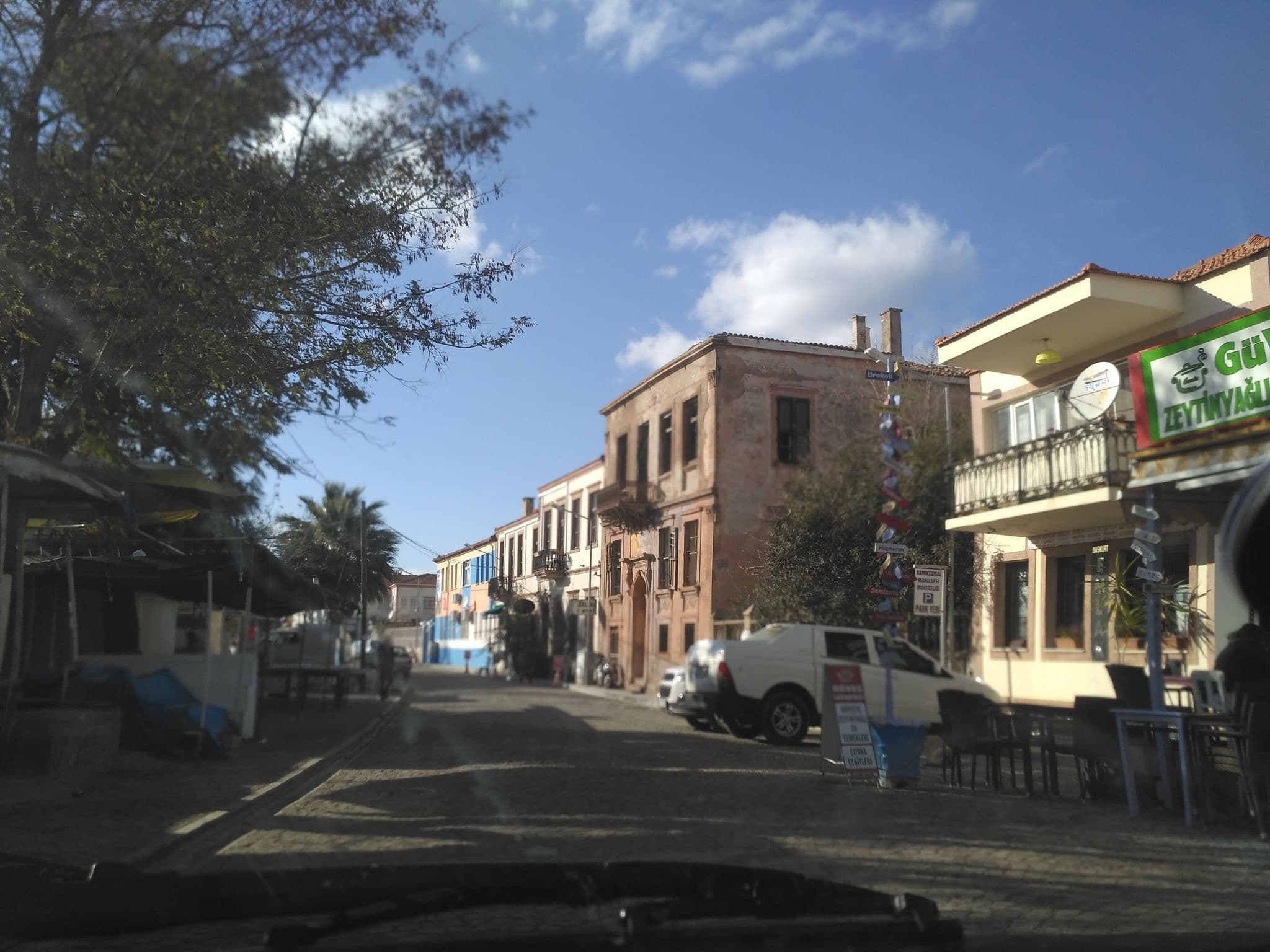 Street view near Cunda's Door, Ayvalık — © uzungo (CC BY-SA · Mapillary)