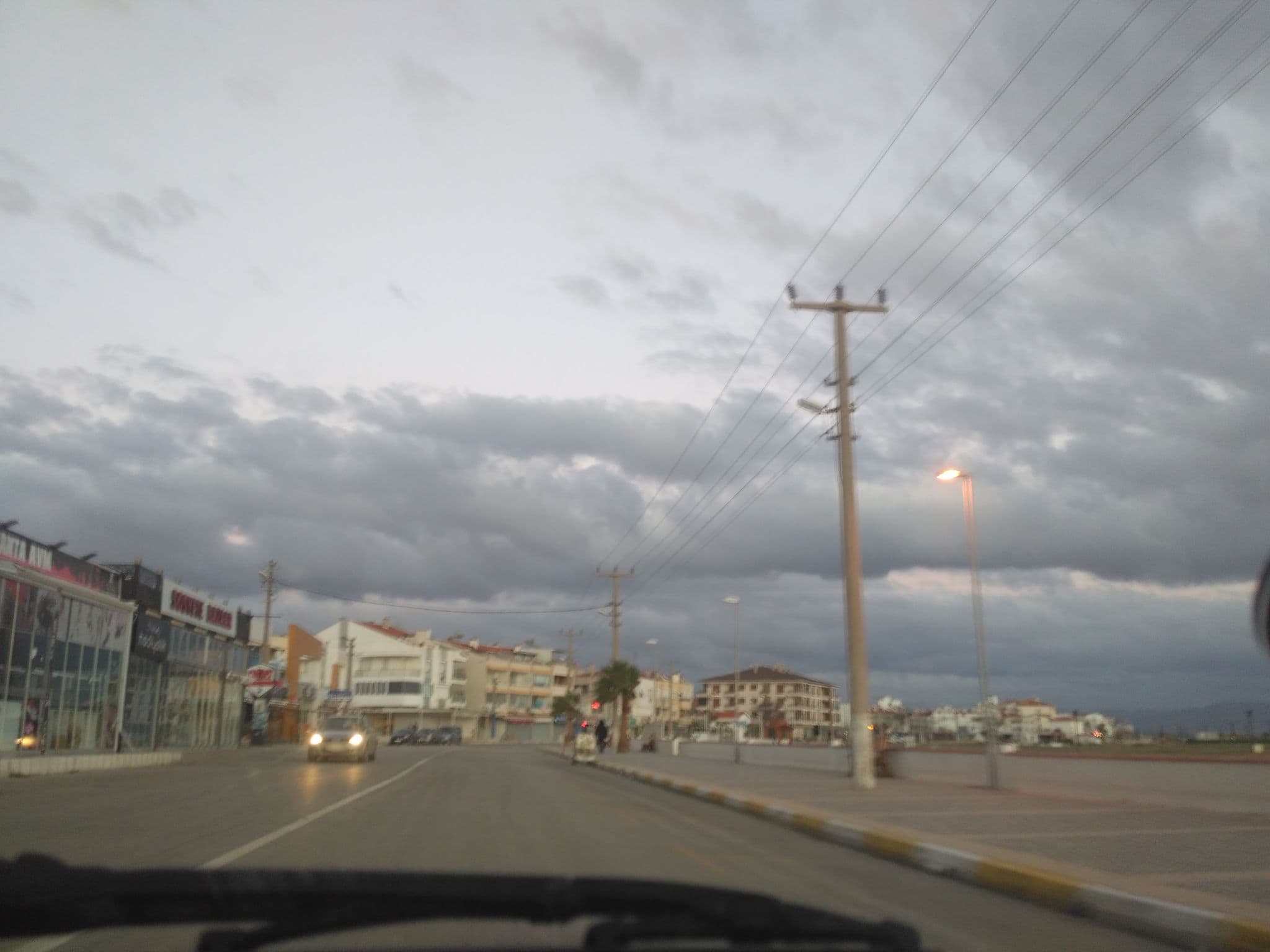 Street view near Güney ephesus hotel karşısındaki duvar :D, Ayvalık — © uzungo (CC BY-SA · Mapillary)