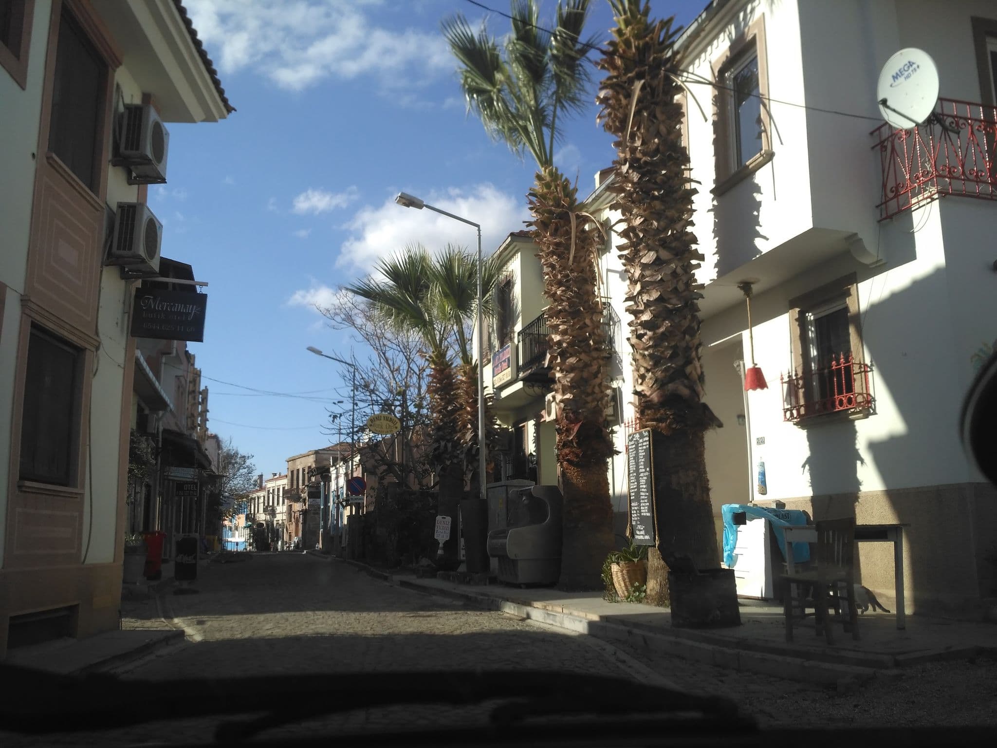 Street view near Atlas Otel, Ayvalık — © uzungo (CC BY-SA · Mapillary)