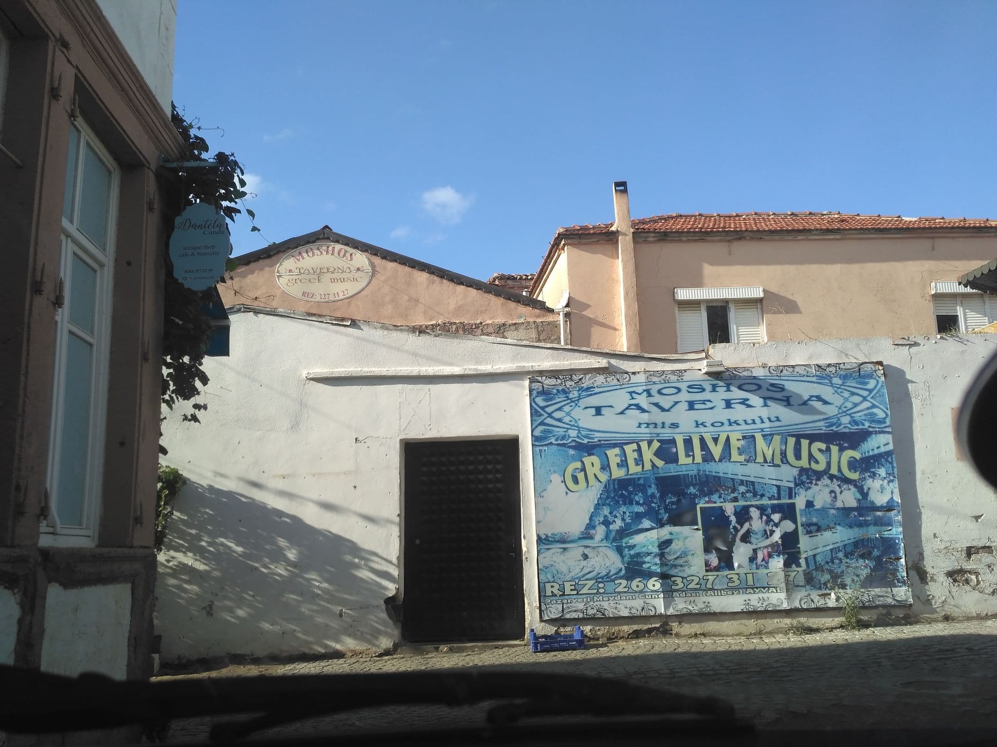 Street view near Otel Sobe, Ayvalık — © uzungo (CC BY-SA · Mapillary)