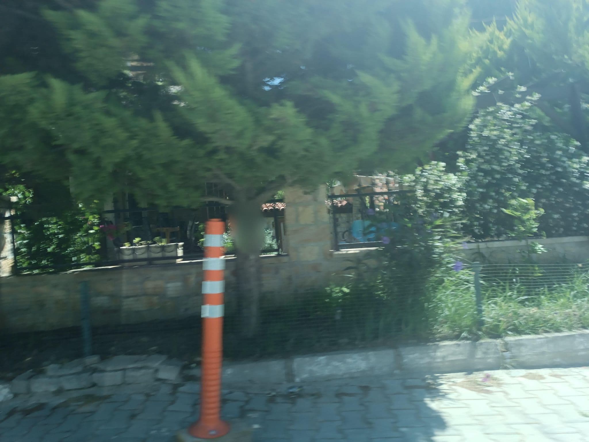 Street view near Monk Island, Foça — © ktahyam-Mapping (CC BY-SA · Mapillary)