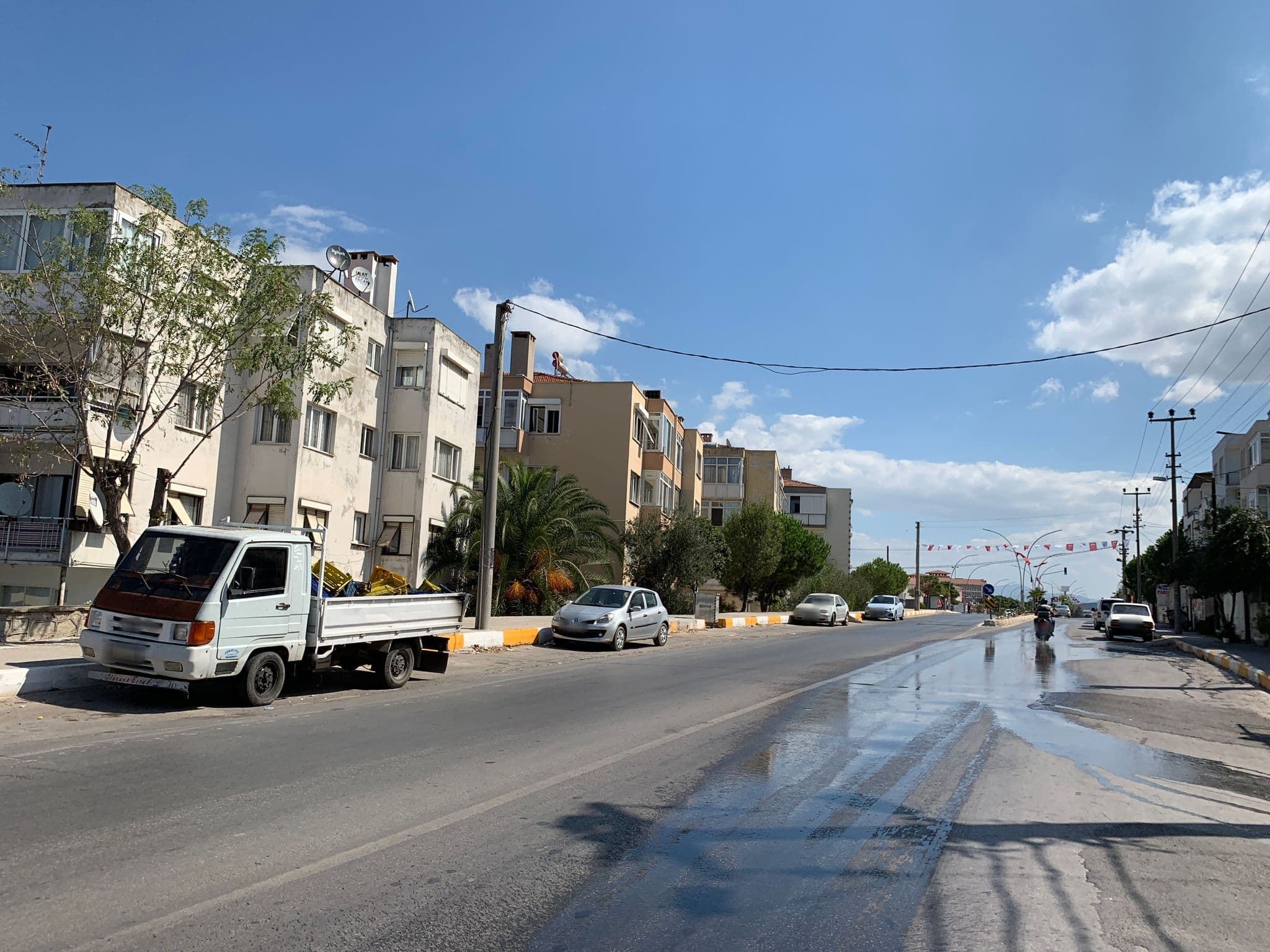 Street view near Kuğu Pansiyon, Ayvalık — © ramses (CC BY-SA · Mapillary)