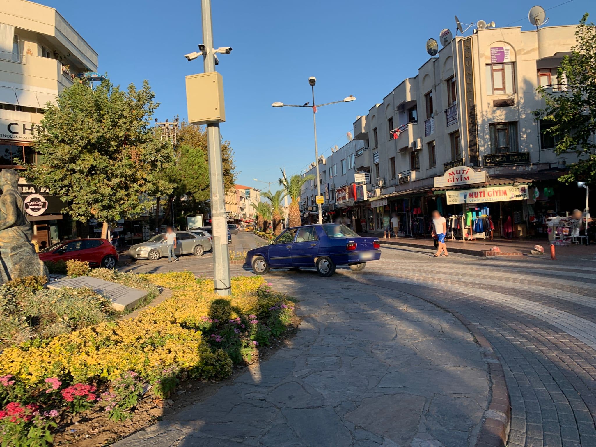 Street view near Çakıl Apart Otel, Altınoluk — © ramses (CC BY-SA · Mapillary)