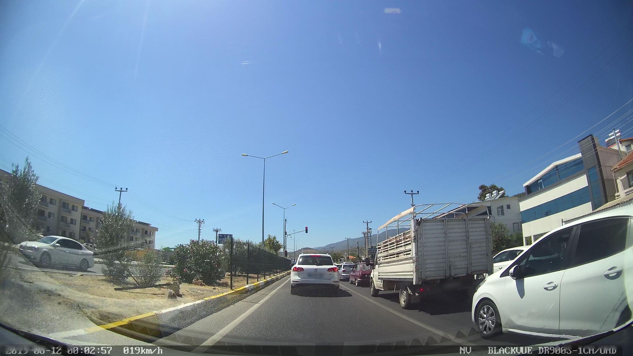 Street view near SUİTE HOTEL SPA HEALTH KING SUİTE, Edremit — © yercizenler (CC BY-SA · Mapillary)