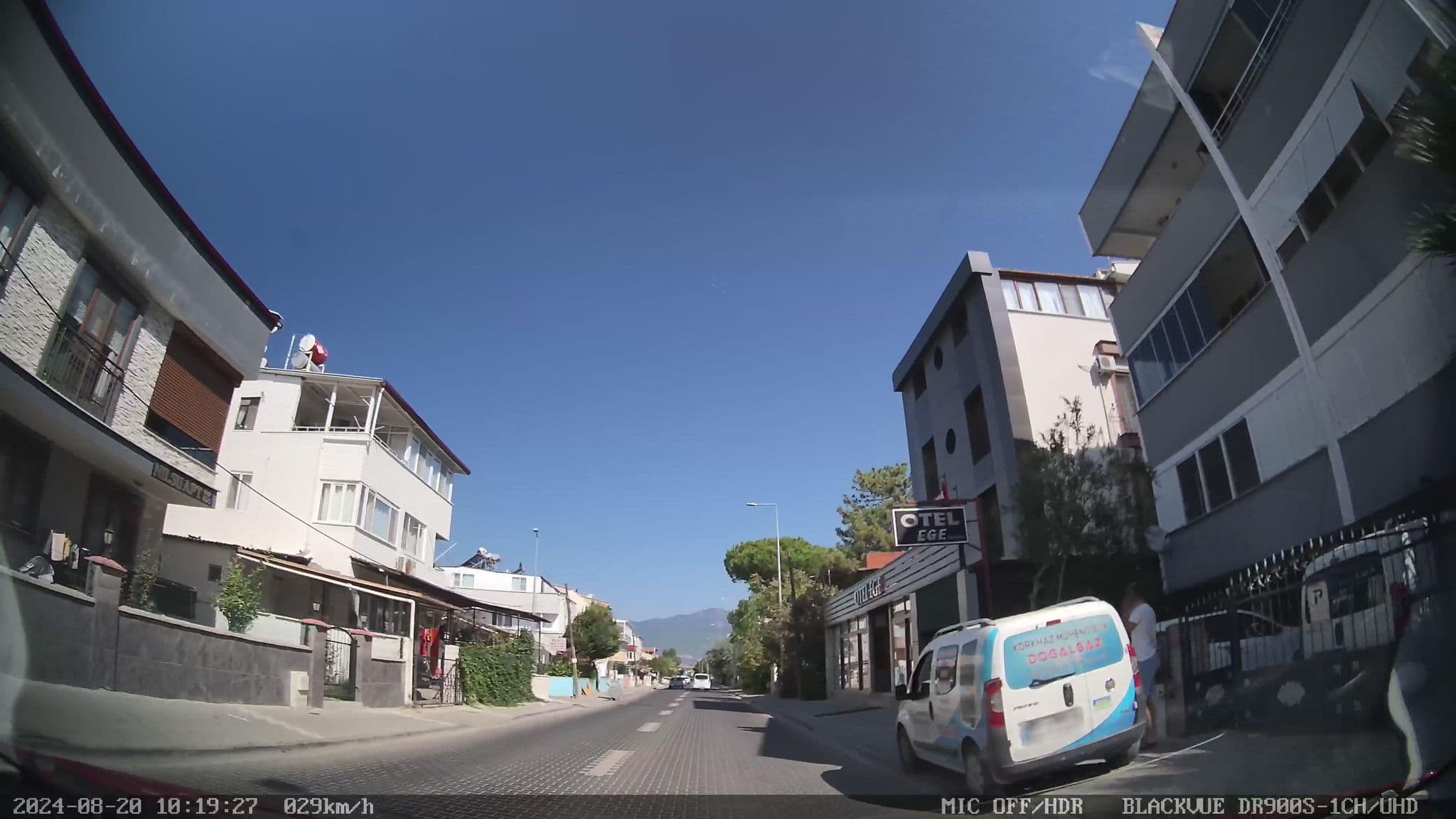 Street view near OteLeGe, Burhaniye — © unen (CC BY-SA · Mapillary)
