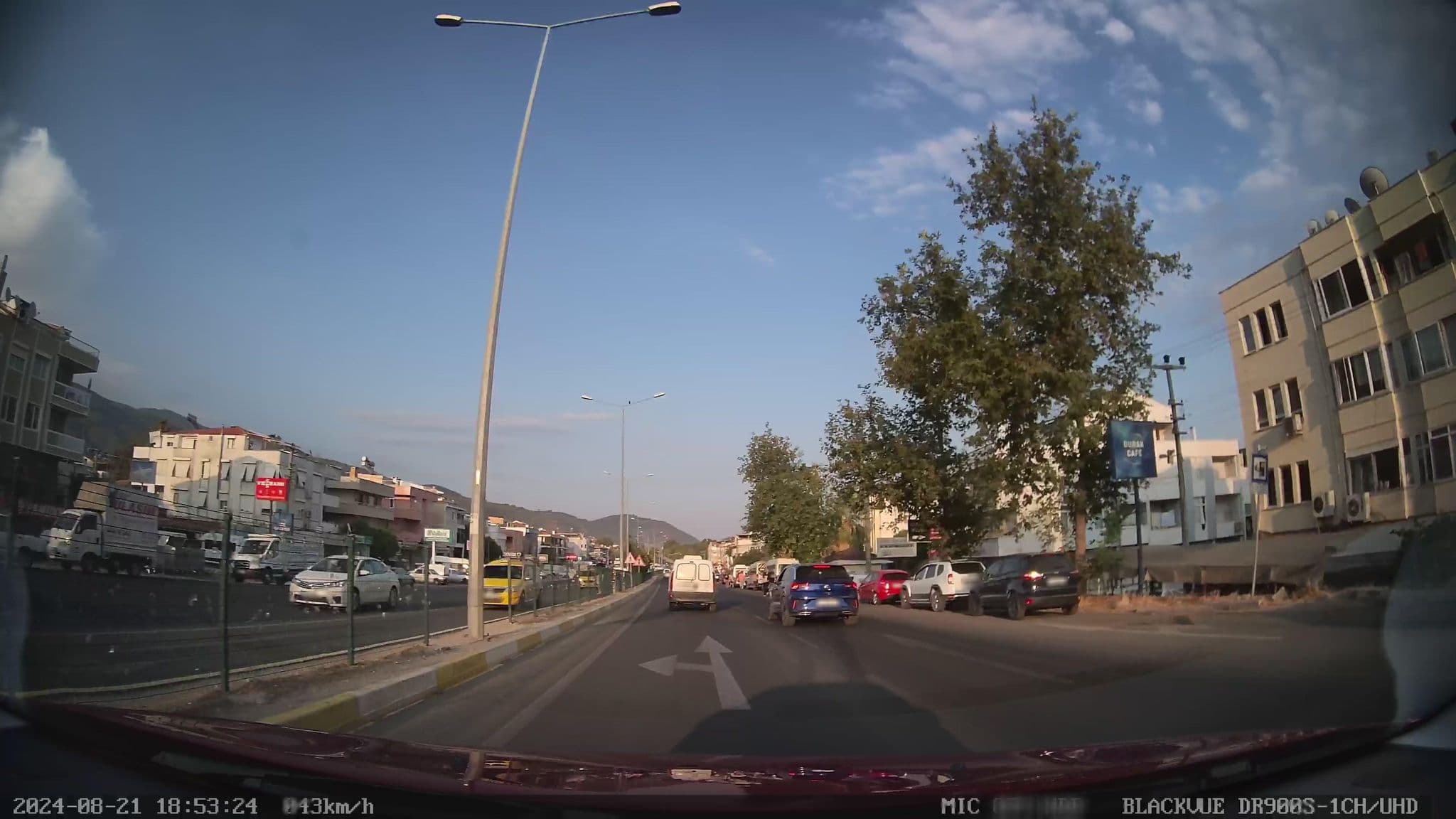 Street view near Altınoluk Öğretmen Evi, Altınoluk — © unen (CC BY-SA · Mapillary)