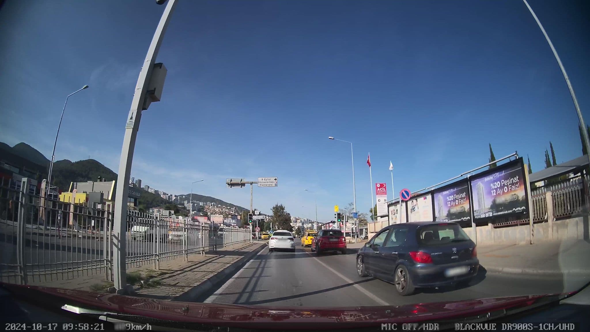 Street view near Plaza Otel, Konak — © unen (CC BY-SA · Mapillary)