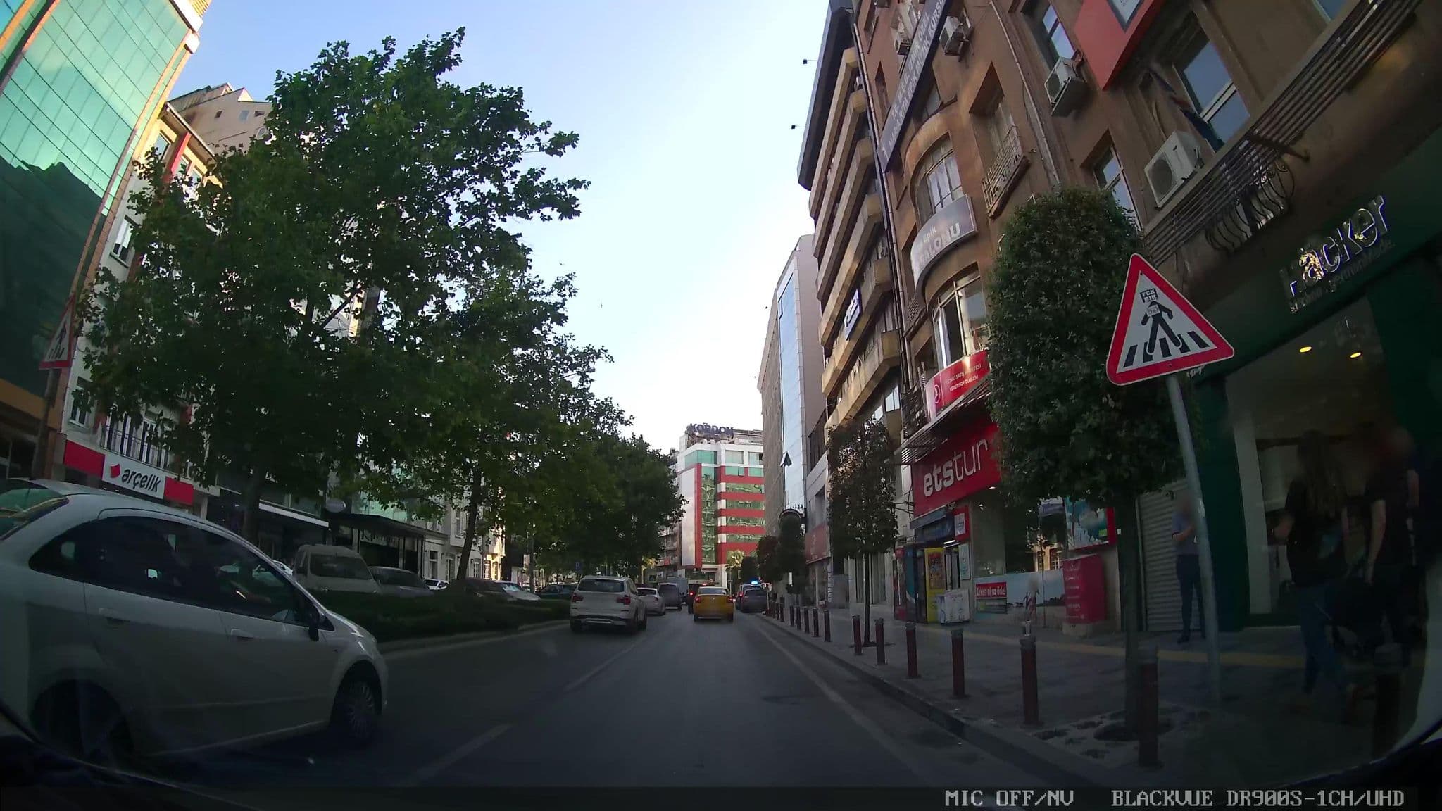 Street view near Bulvar Hotel, İzmir — © asturksever (CC BY-SA · Mapillary)
