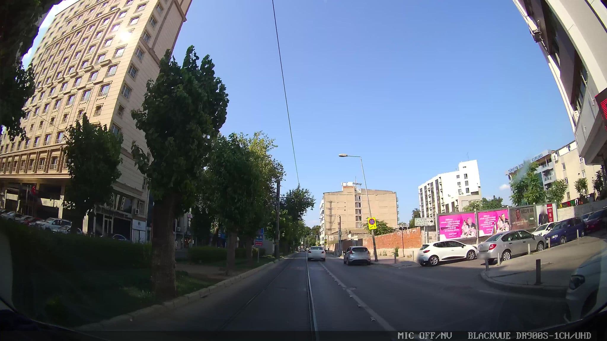 Street view near Yıldızhan Hotel, İzmir — © asturksever (CC BY-SA · Mapillary)