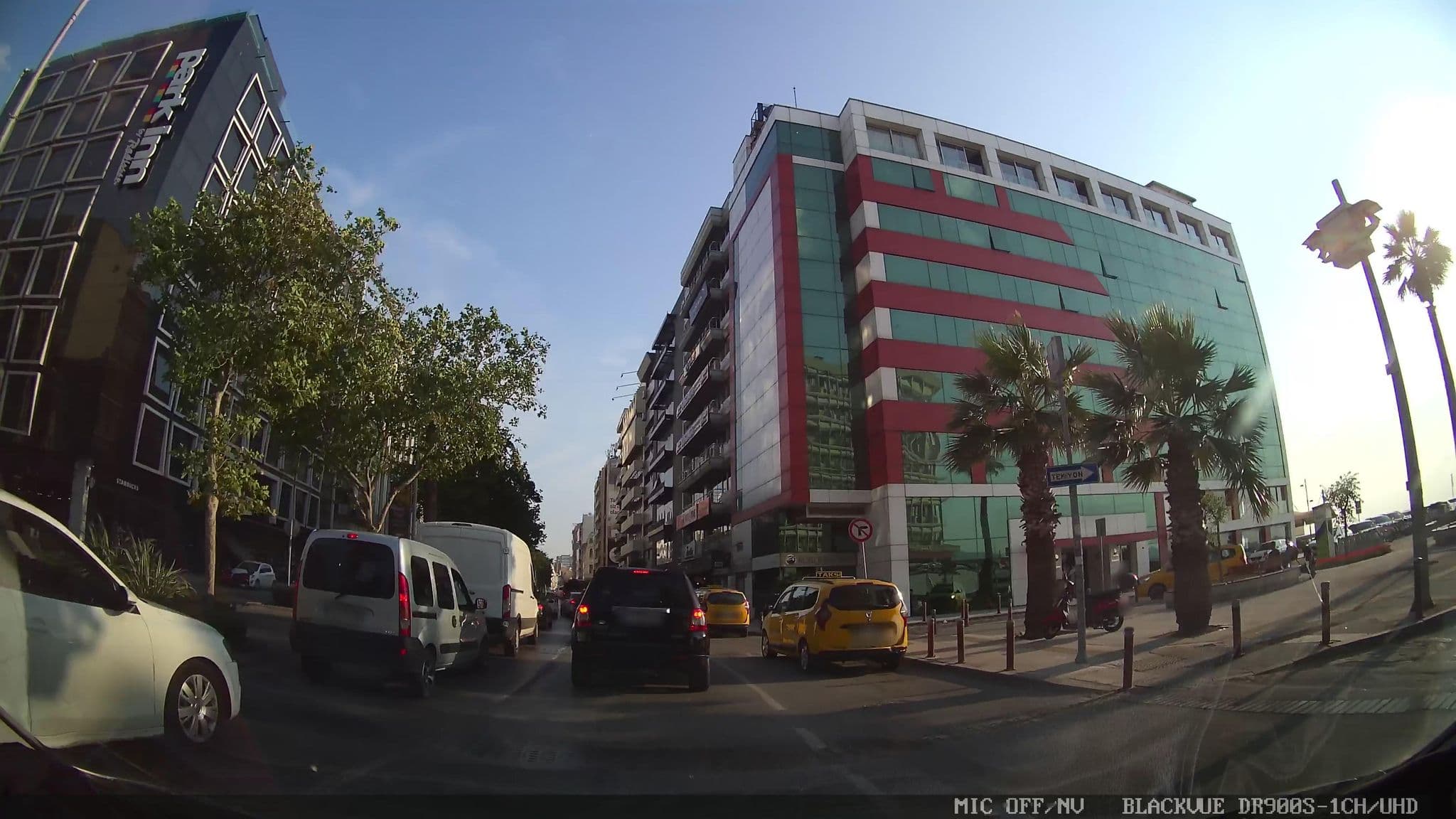 Street view near Kordon Otel, İzmir — © asturksever (CC BY-SA · Mapillary)