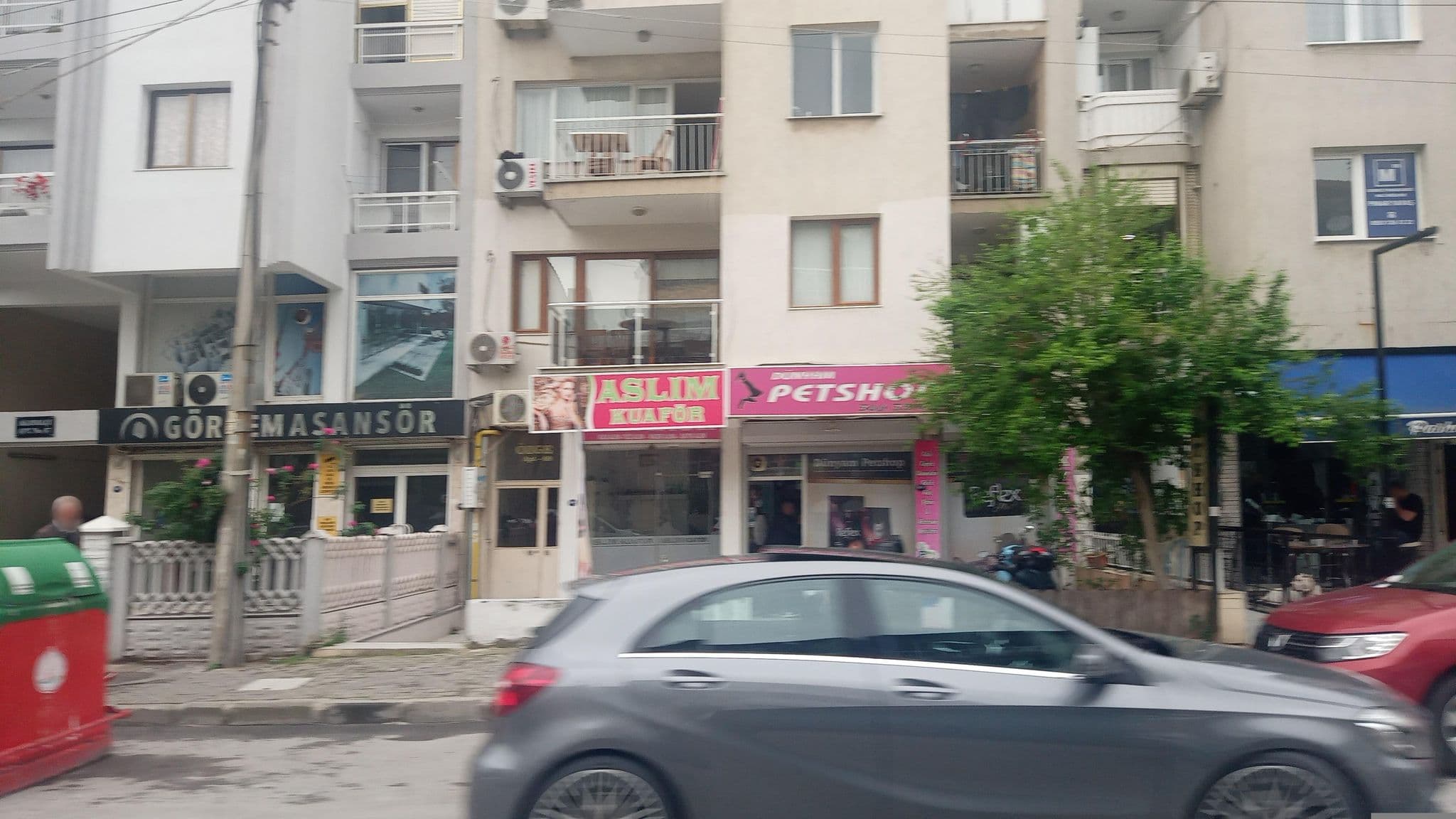Street view near Ozgur resort, Karşıyaka — © boracasli (CC BY-SA · Mapillary)