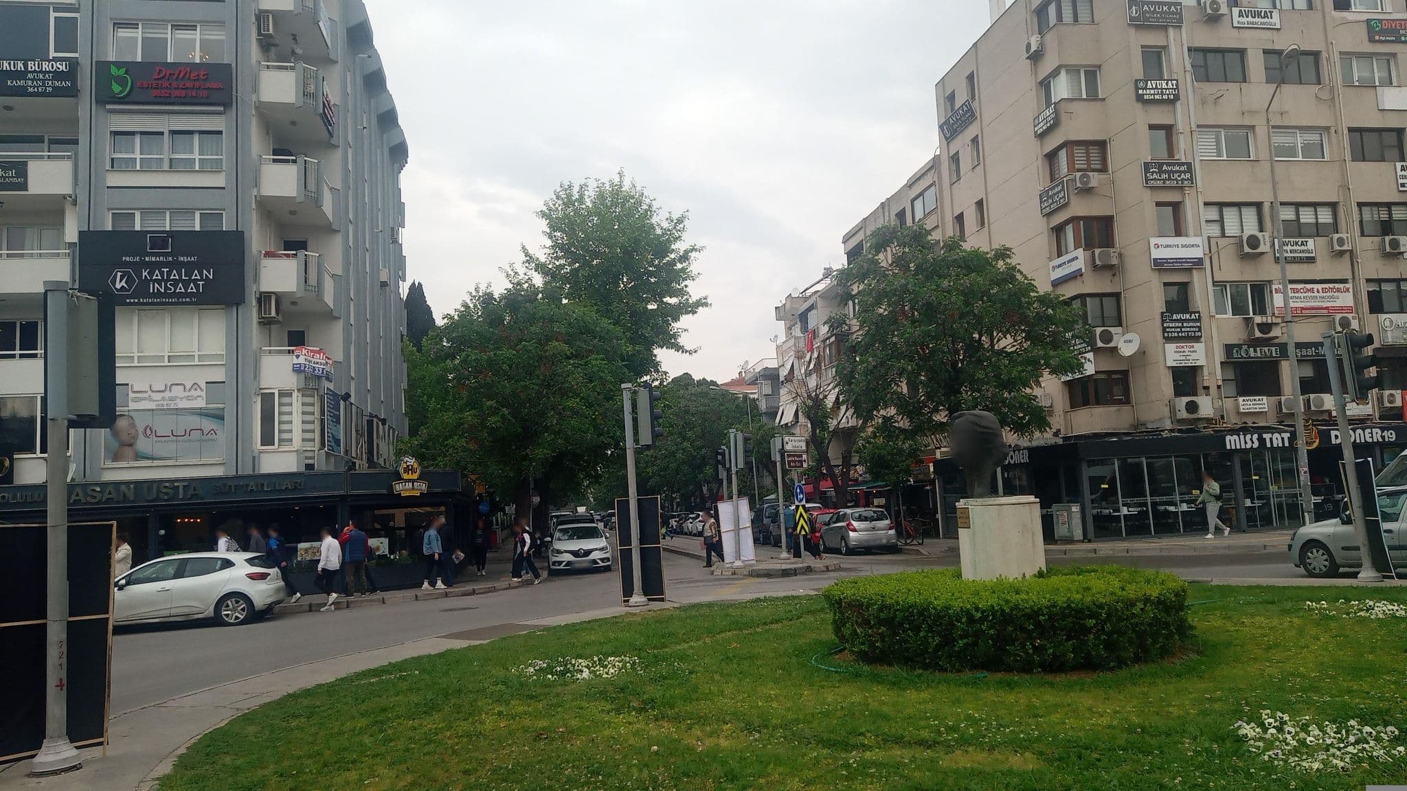 Street view near İzmir Kedi Oteli, Karşıyaka — © boracasli (CC BY-SA · Mapillary)