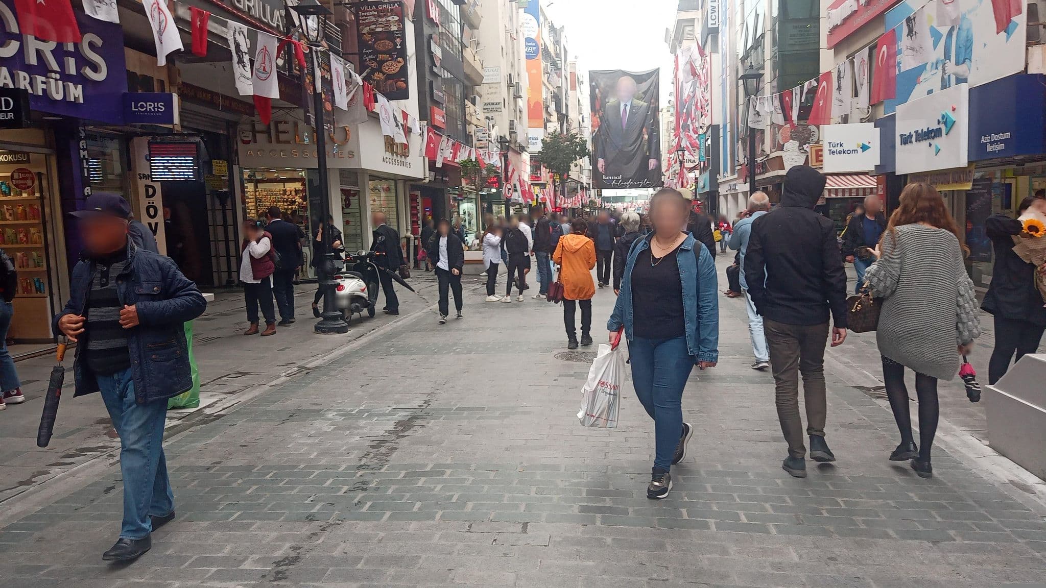 Street view near Ege Pearl Hotel, Karşıyaka — © boracasli (CC BY-SA · Mapillary)