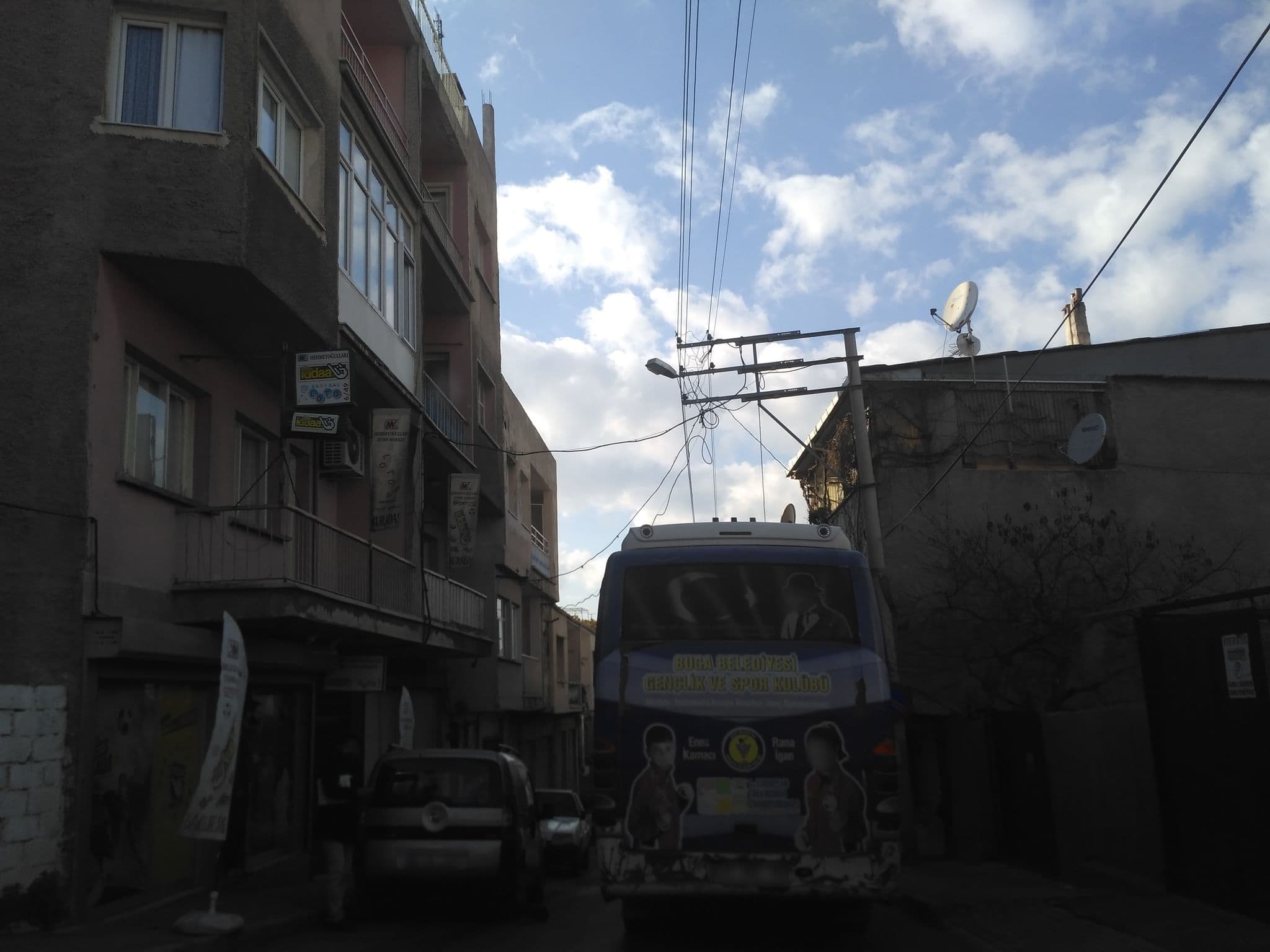 Street view near babaocağı apt, İzmir — © uzungo (CC BY-SA · Mapillary)
