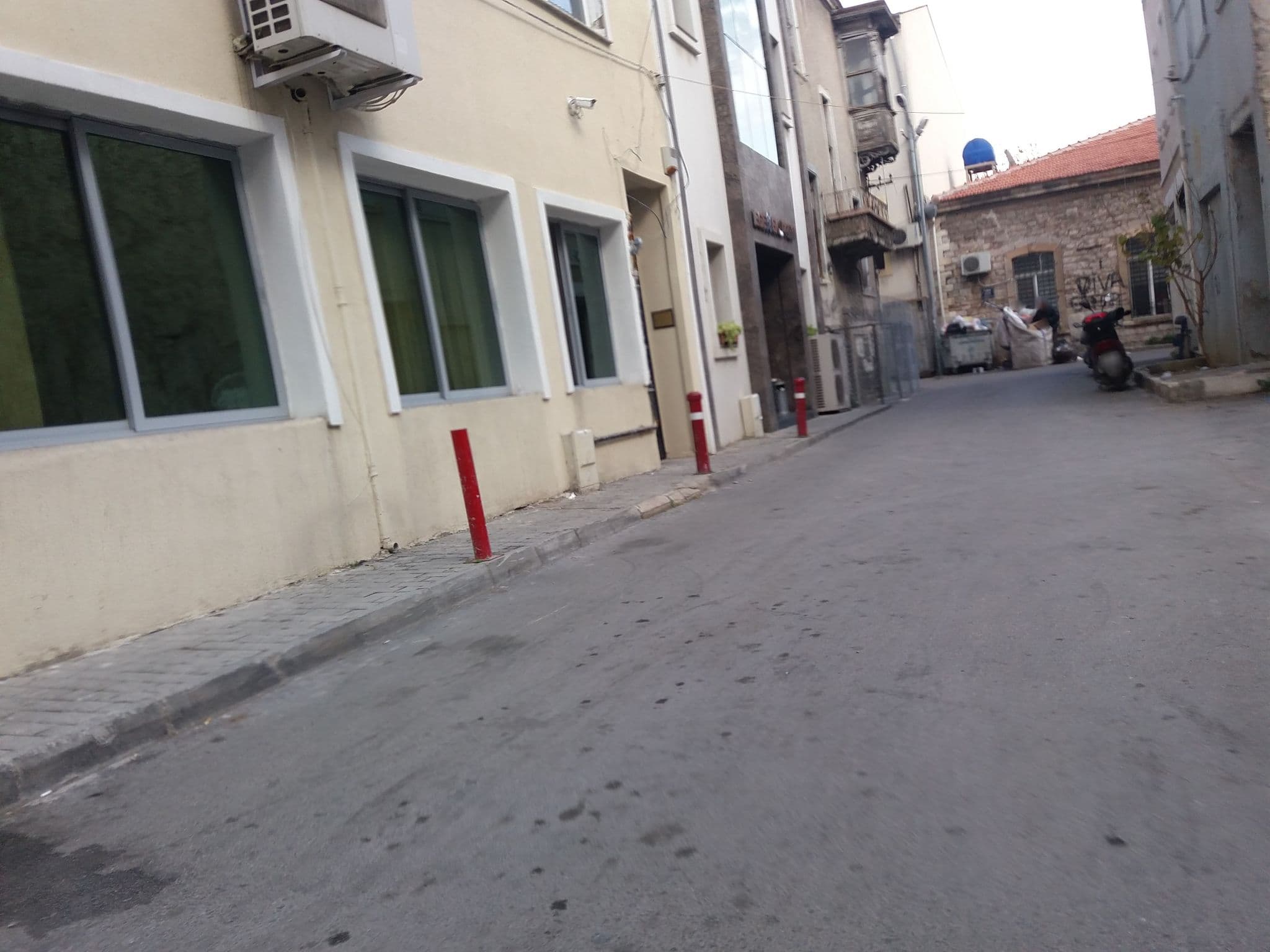 Street view near The Rum House, İzmir — © nikolovskin (CC BY-SA · Mapillary)