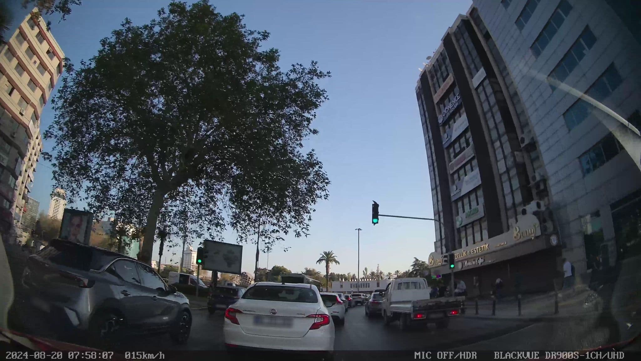 Street view near Walk In Hotel, İzmir — © unen (CC BY-SA · Mapillary)
