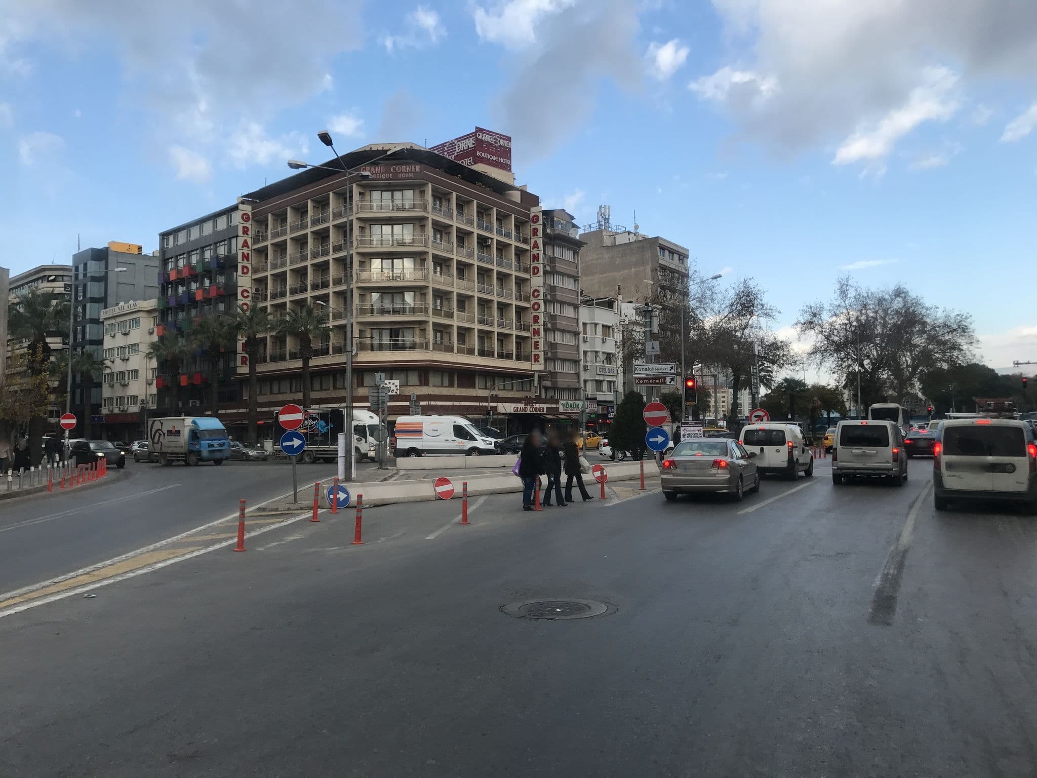 Street view near Deniz Pansiyon ve Restaurant, İzmir — © asturksever (CC BY-SA · Mapillary)