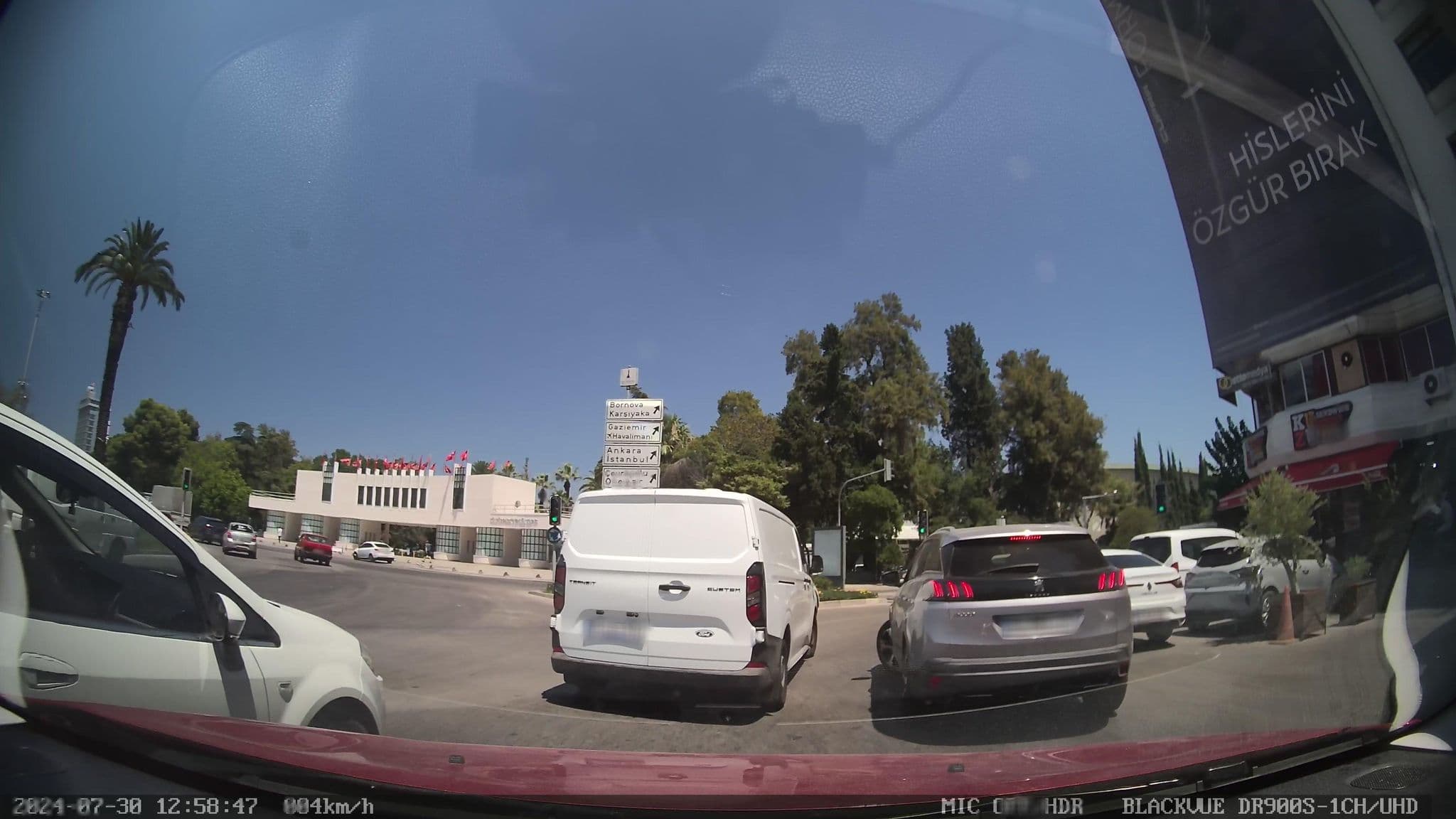 Street view near Ömerim Hotel, İzmir — © unen (CC BY-SA · Mapillary)