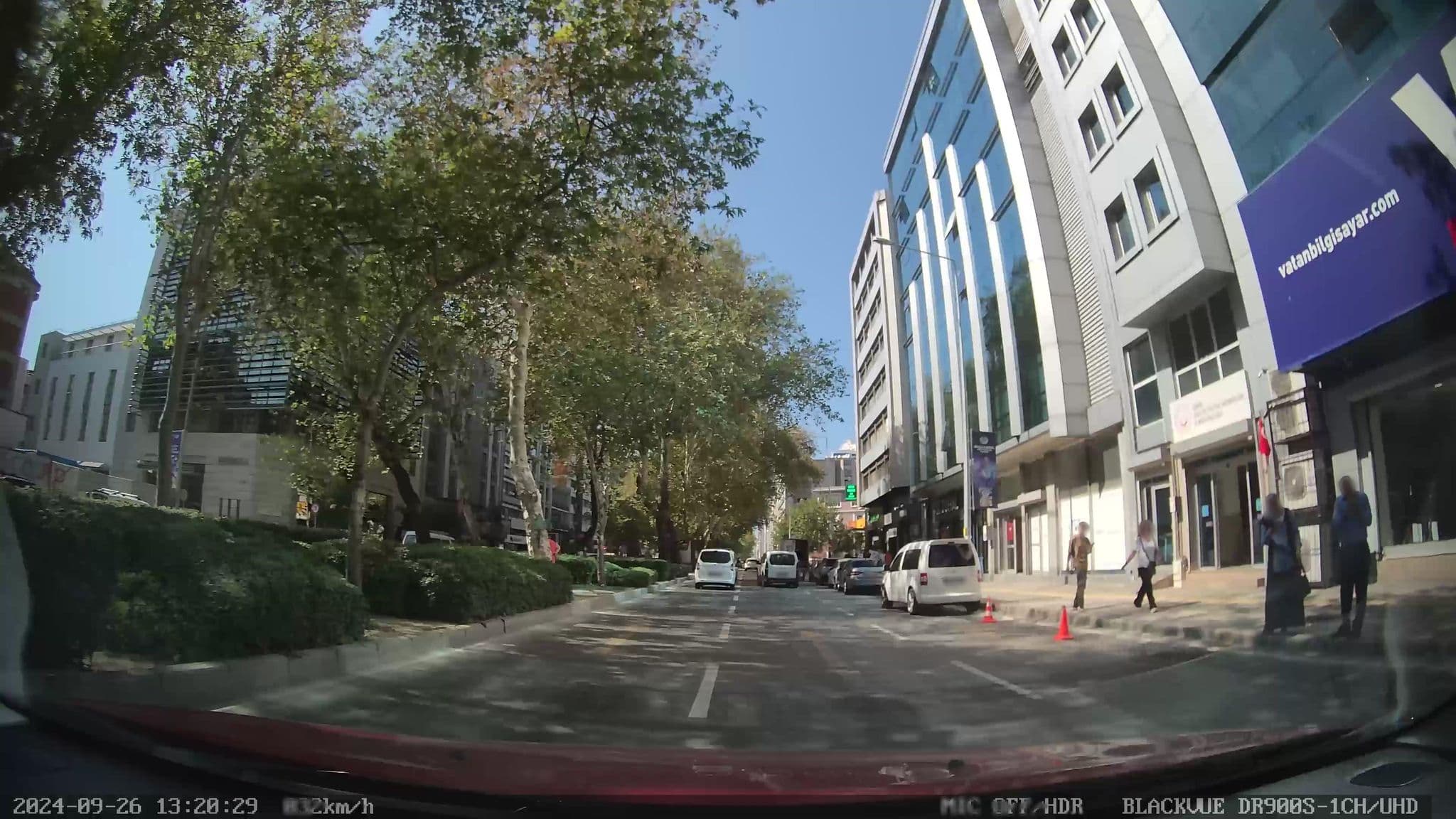 Street view near Otelfiyat.com, İzmir — © unen (CC BY-SA · Mapillary)