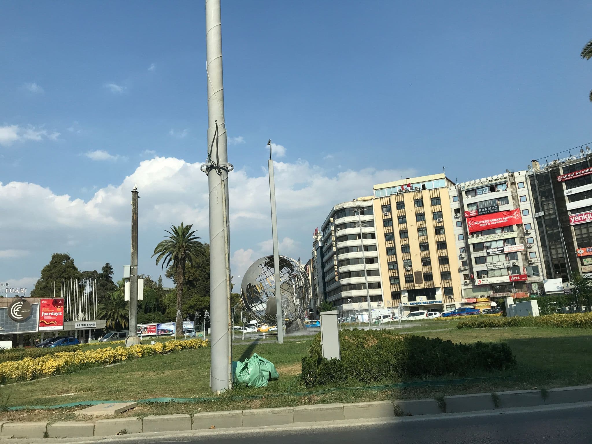 Street view near İzmir Karabağlar Domino's Pizza, İzmir — © hderinoz (CC BY-SA · Mapillary)