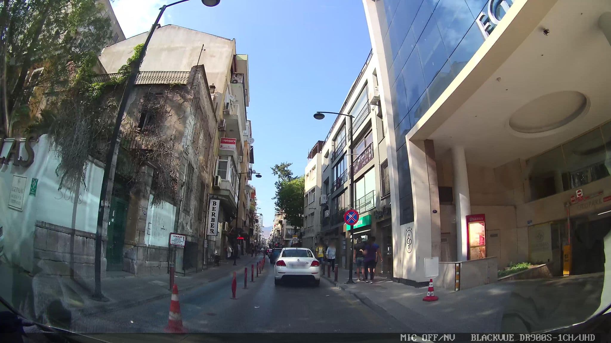 Street view near Kahvalti Salonu, İzmir — © asturksever (CC BY-SA · Mapillary)