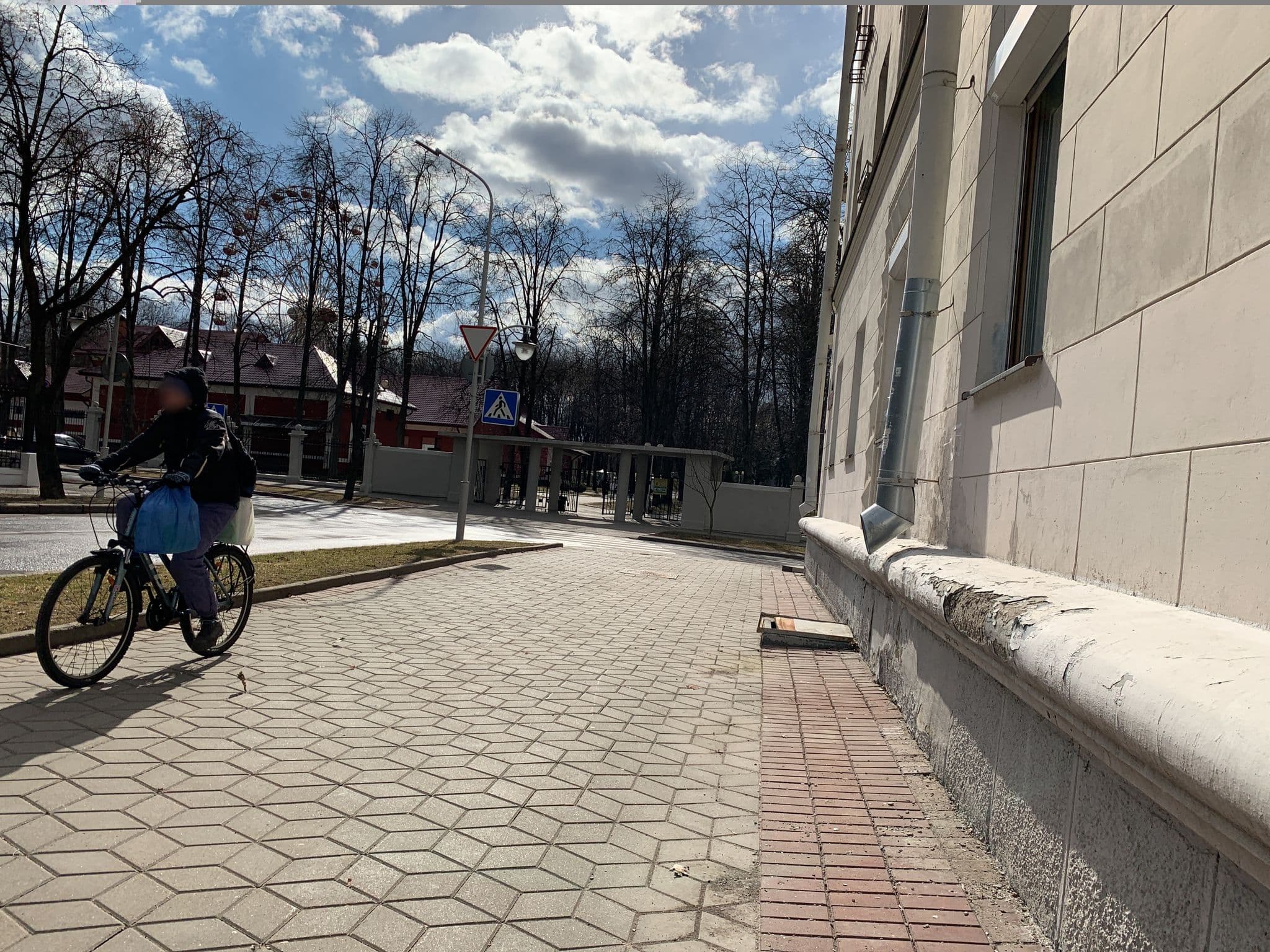 Street view near Dipservice Hall Frunze 11, Minsk — © egorka (CC BY-SA · Mapillary)
