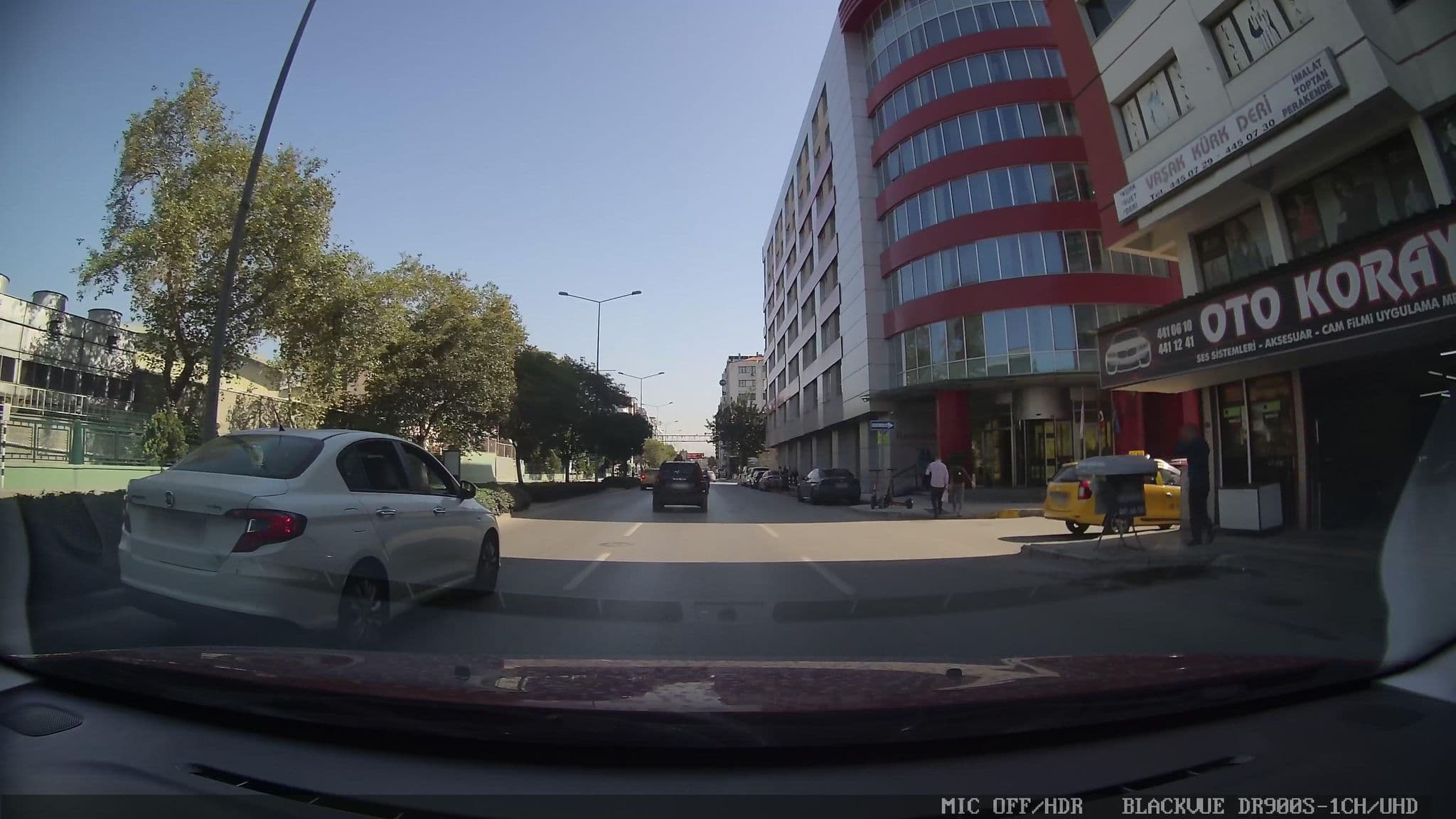 Street view near Ramada Plaza İzmir, İzmir — © unen (CC BY-SA · Mapillary)