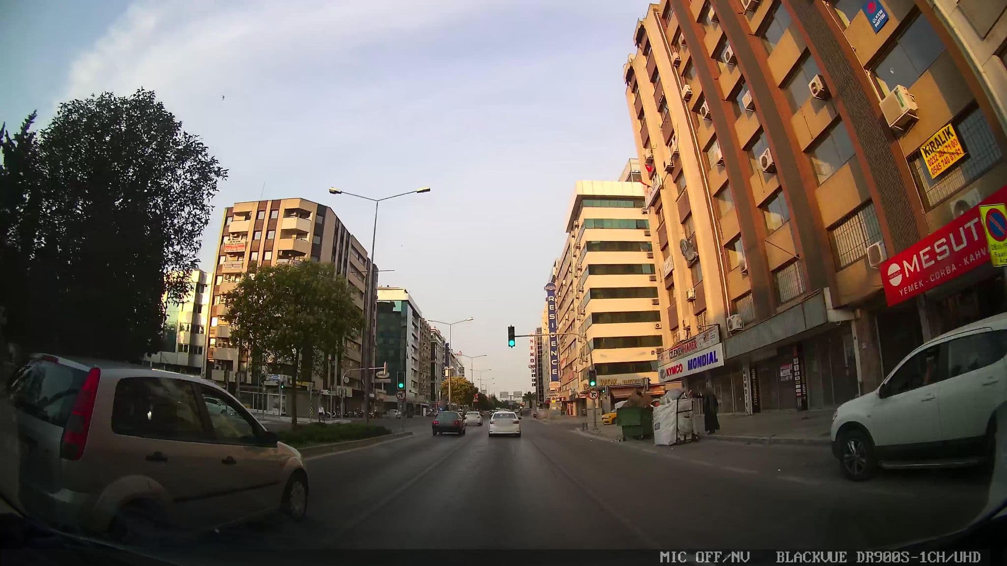 Street view near palmcity, İzmir — © asturksever (CC BY-SA · Mapillary)