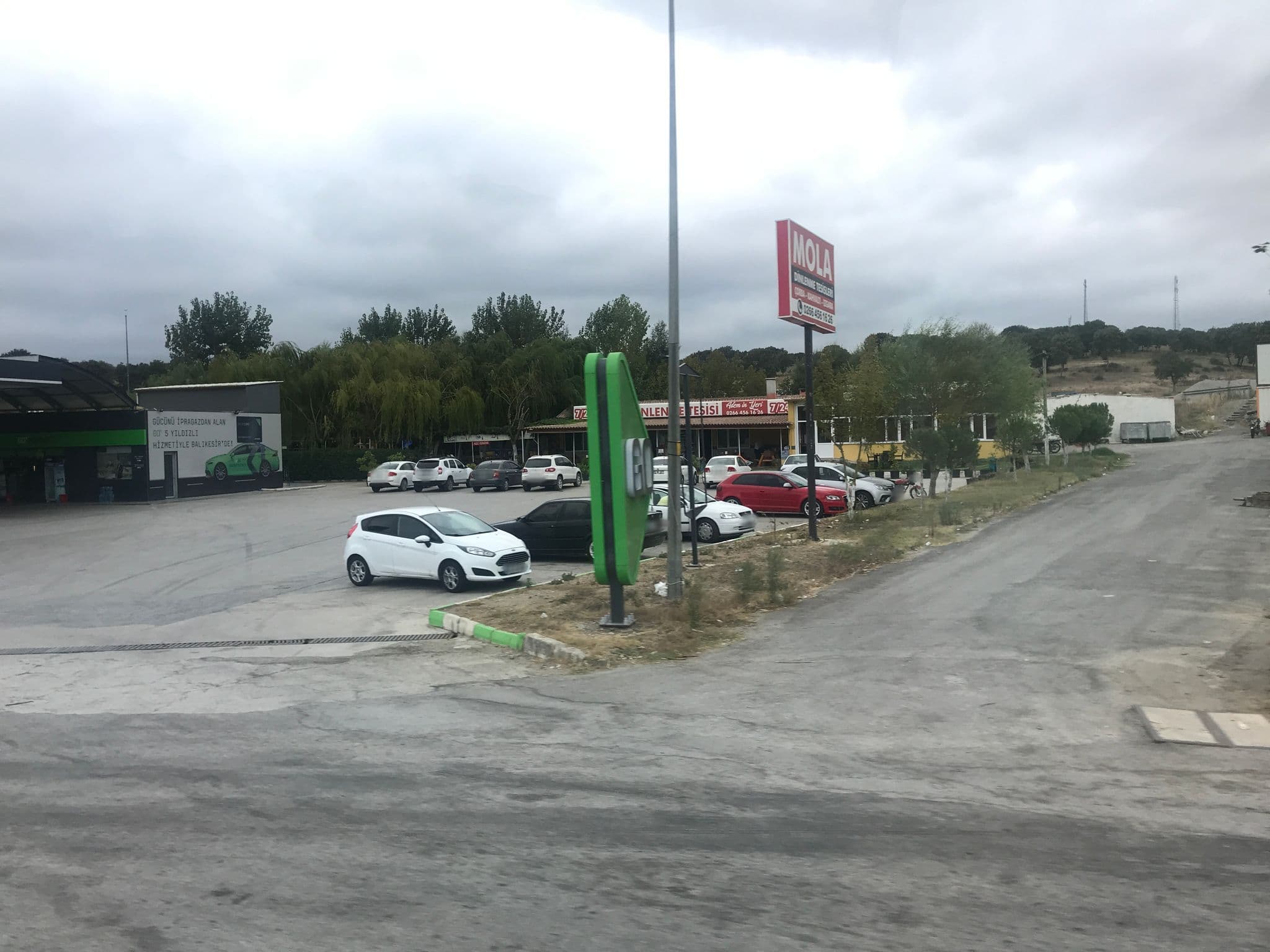Street view near Hizir Kamp, İvrindi — © iraz (CC BY-SA · Mapillary)