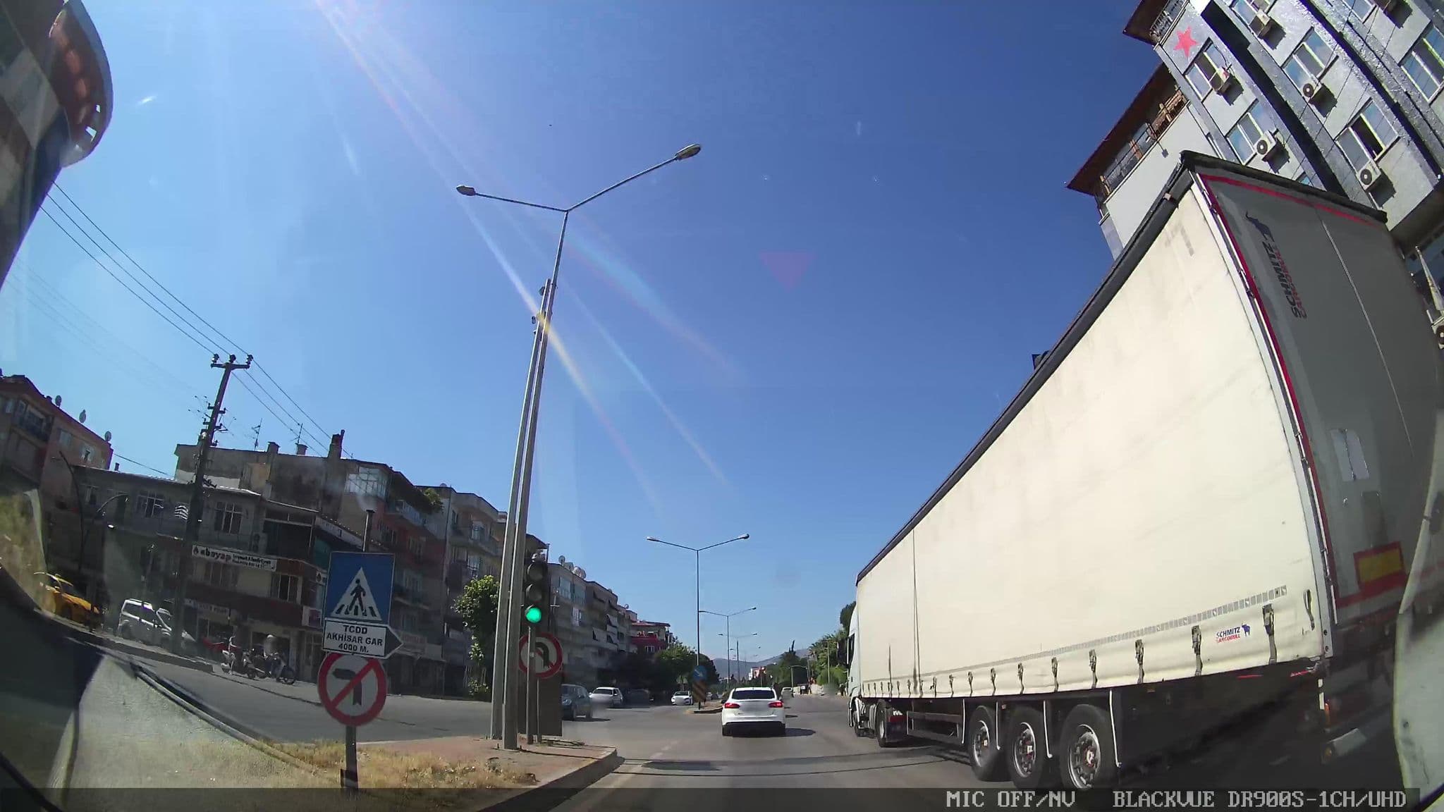 Street view near Tütün Otel, Akhisar — © asturksever (CC BY-SA · Mapillary)