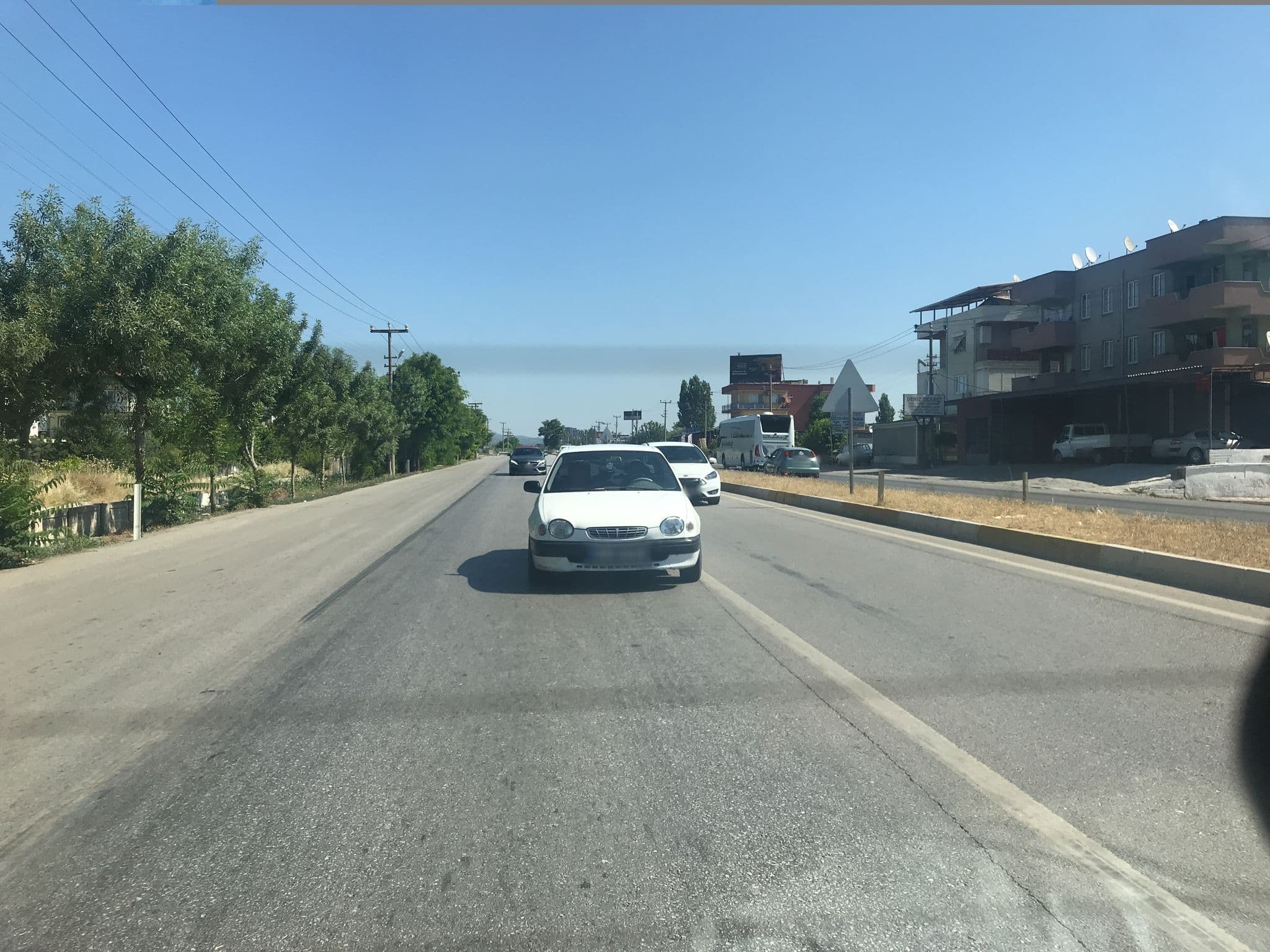 Street view near Akhisar Palm City Otel, Akhisar — © azadezey (CC BY-SA · Mapillary)