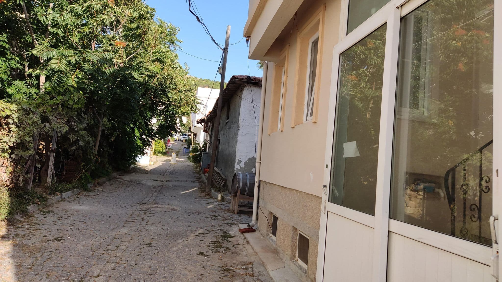 Street view near Esinti, Bozcaada — © orkut (CC BY-SA · Mapillary)