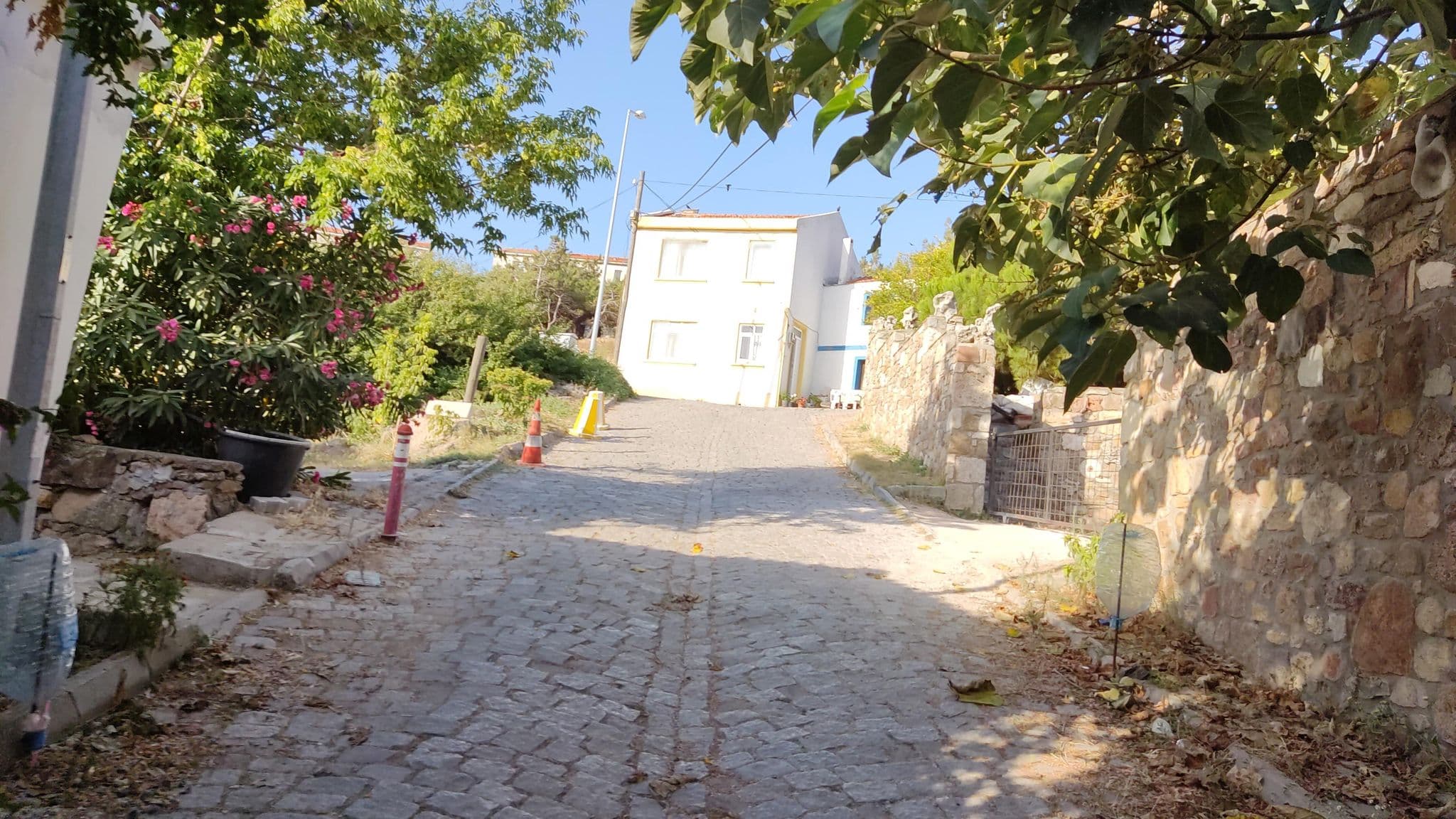Street view near Bisalkım Otel, Bozcaada — © orkut (CC BY-SA · Mapillary)