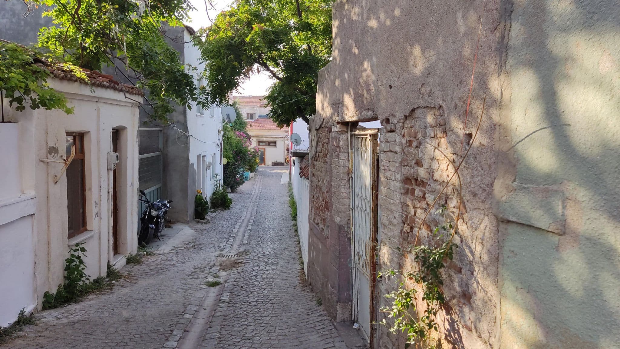 Street view near Kale otel, Bozcaada — © orkut (CC BY-SA · Mapillary)