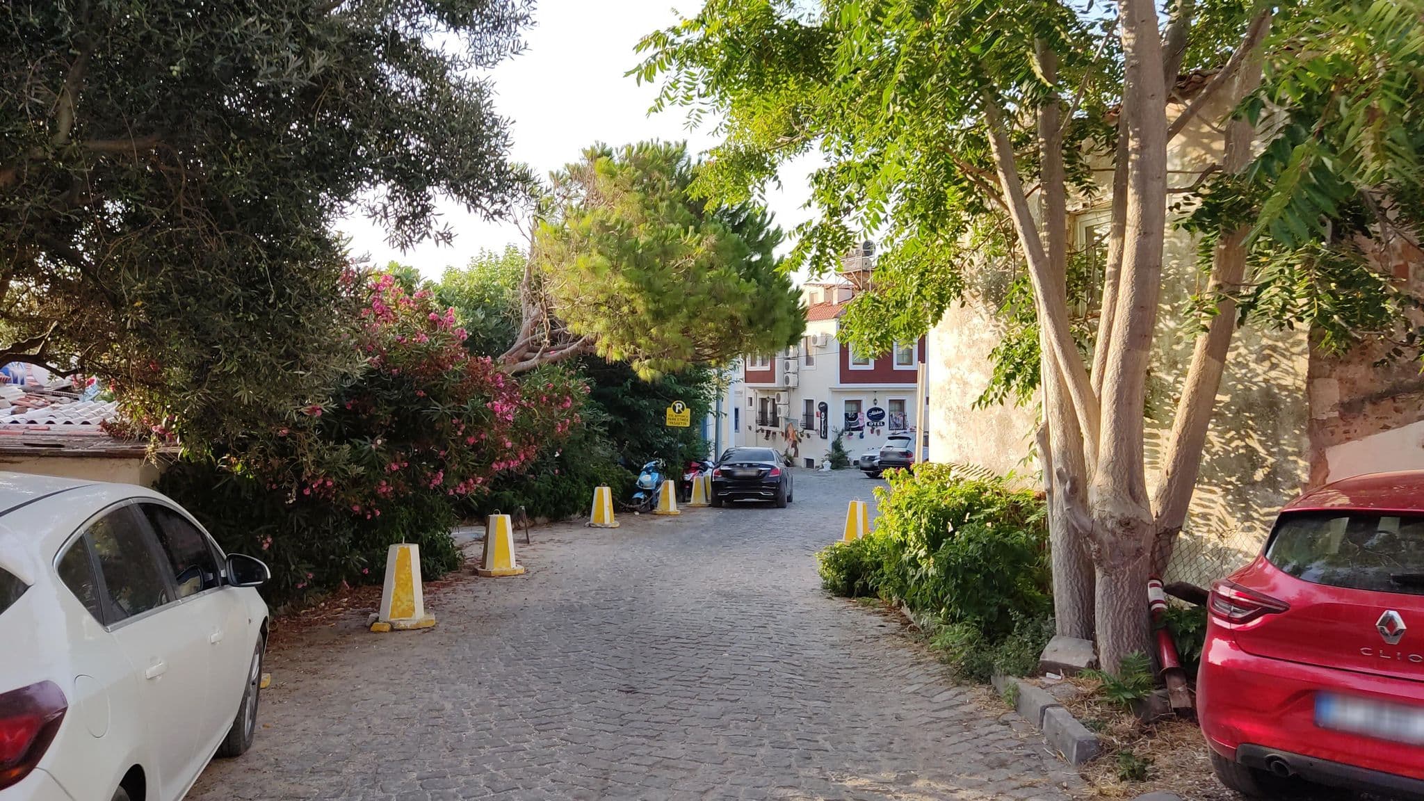 Street view near Martı Otel, Bozcaada — © orkut (CC BY-SA · Mapillary)