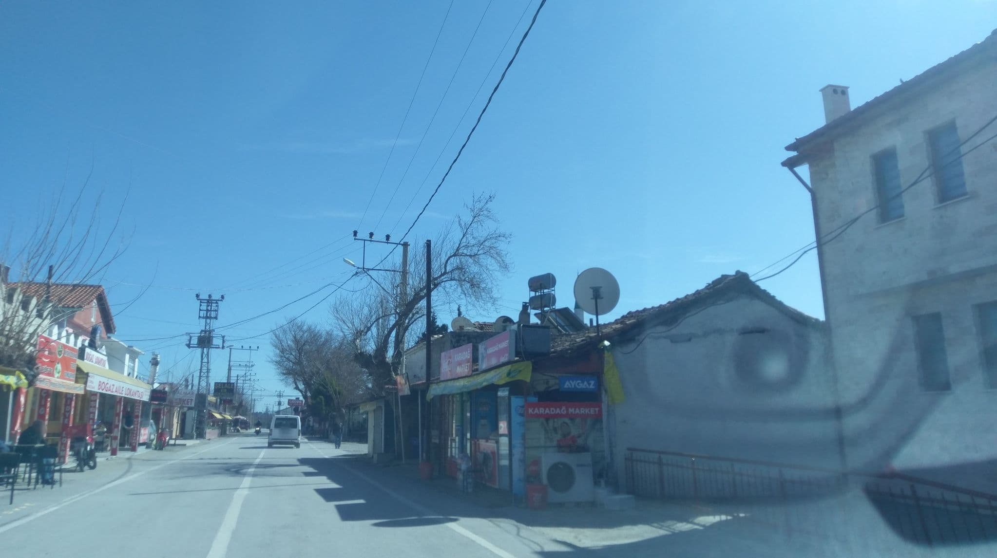 Street view near Hemdem Butik Otel, Güzelyalı — © ozkanilyasaksu (CC BY-SA · Mapillary)