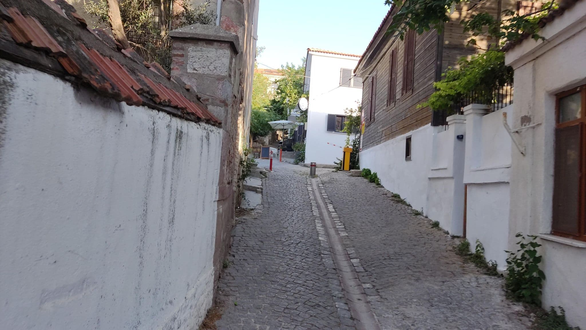 Street view near Gülibrişim Evi, Bozcaada — © orkut (CC BY-SA · Mapillary)