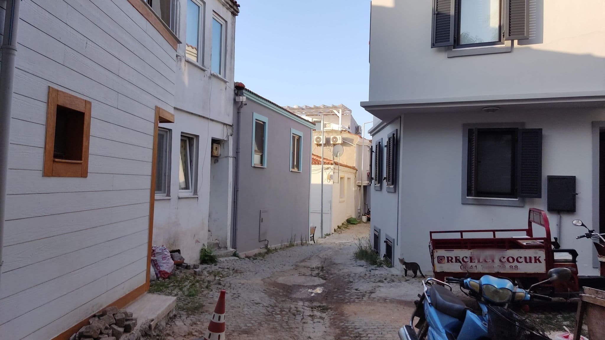Street view near Ermanın Pansiyon, Bozcaada — © orkut (CC BY-SA · Mapillary)