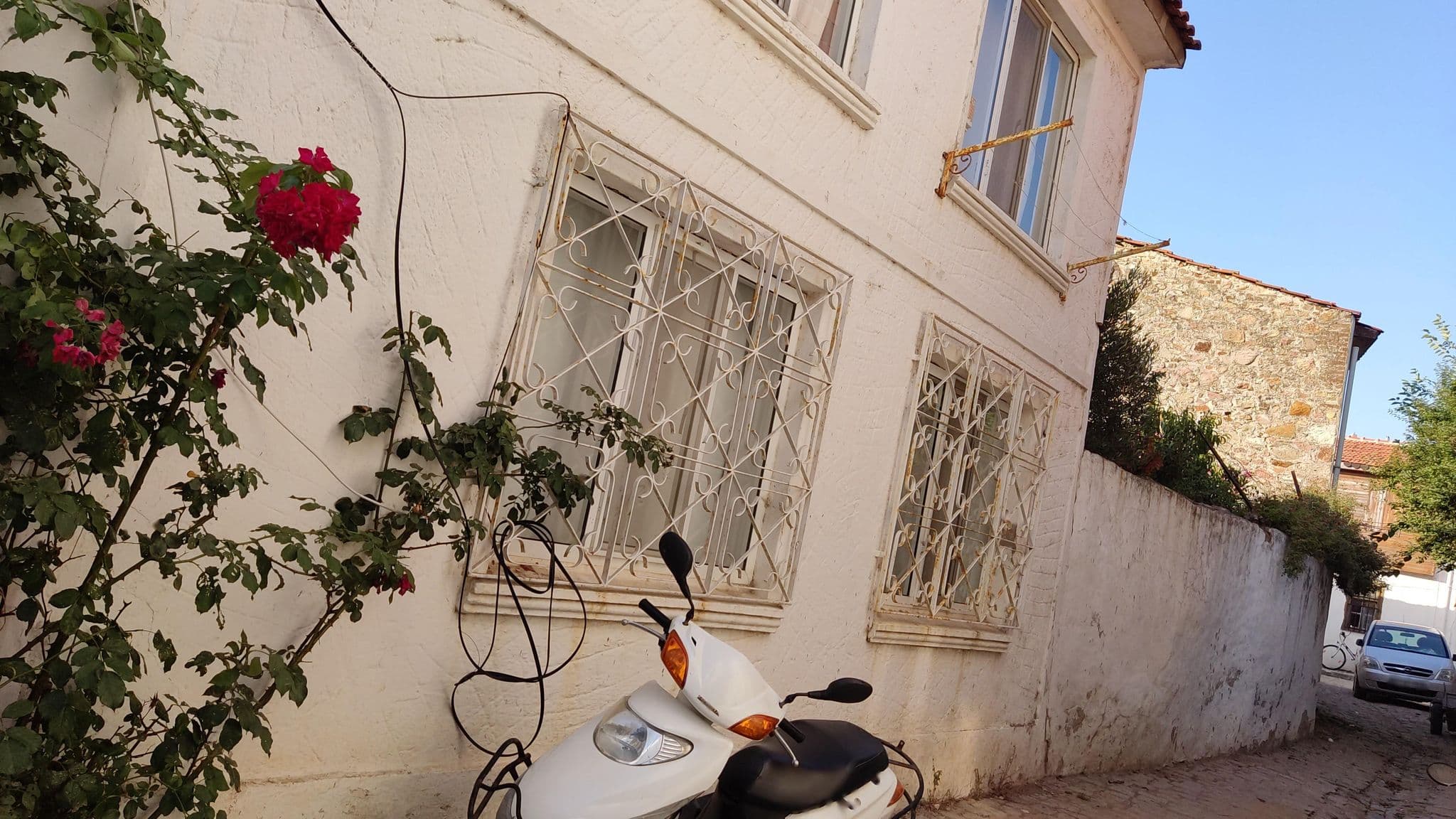 Street view near Evimiz Asmaaltı Pansiyon, Bozcaada — © orkut (CC BY-SA · Mapillary)