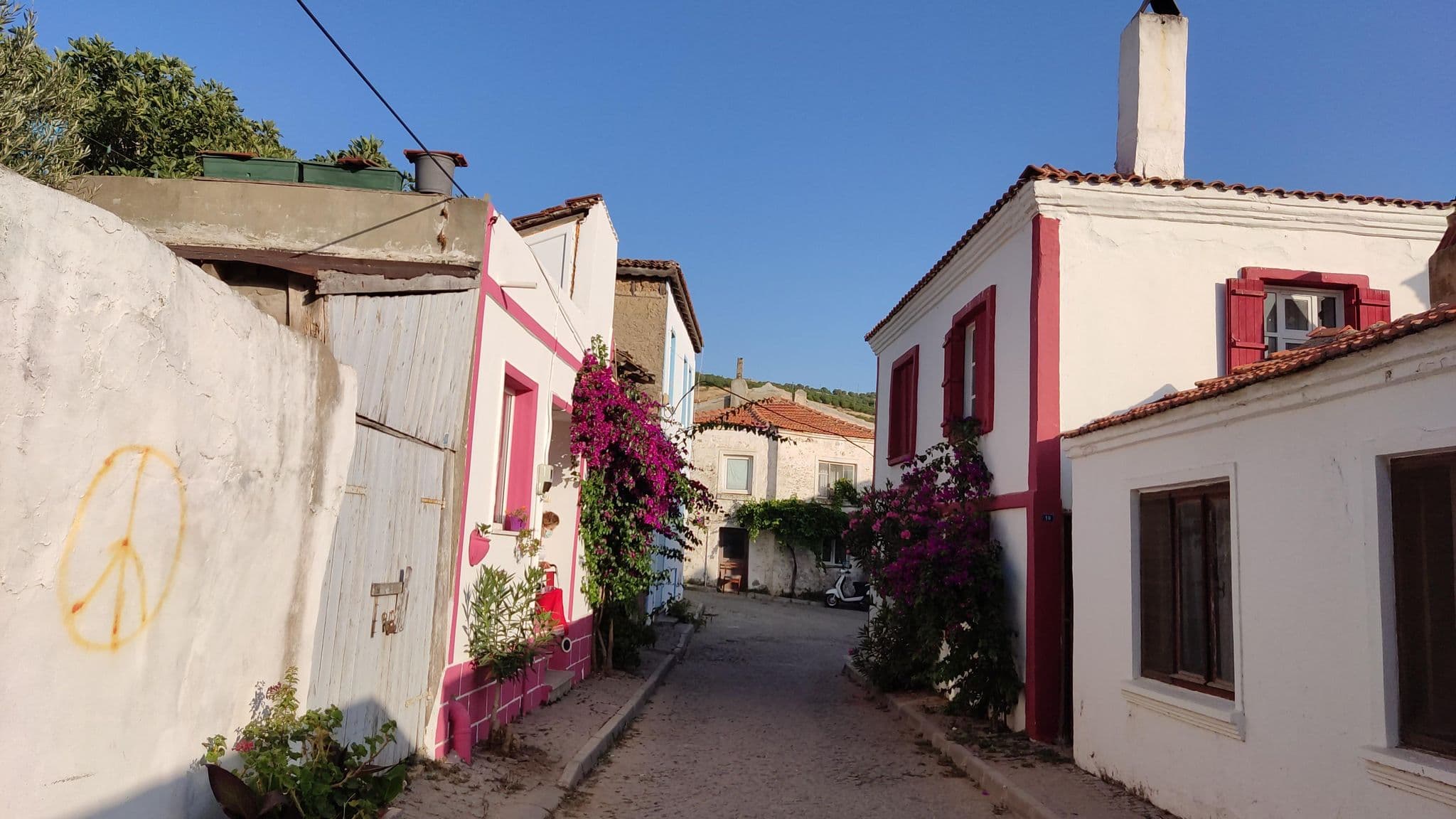 Street view near Tekin pansiyon, Bozcaada — © orkut (CC BY-SA · Mapillary)