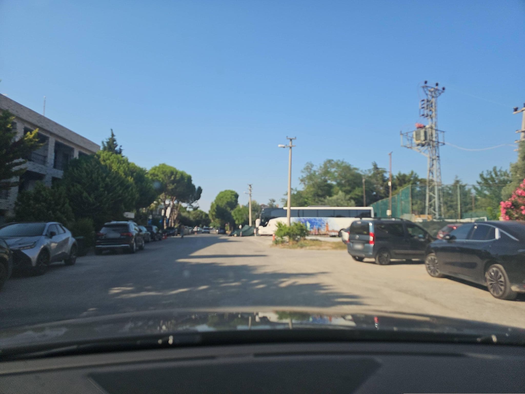 Street view near Room 105, Güzelyalı — © observer17 (CC BY-SA · Mapillary)